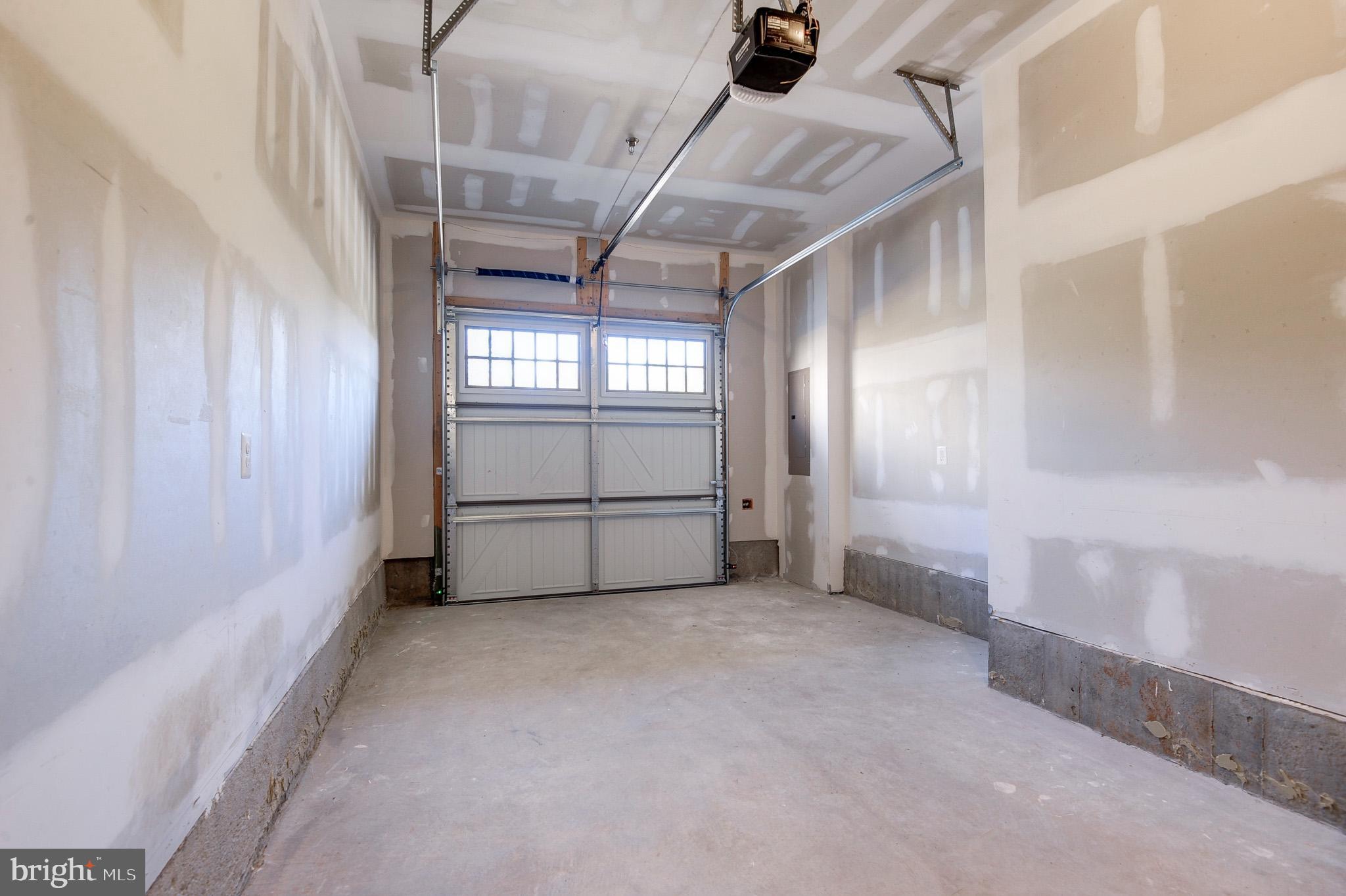 POTOMAC STATION MARKETPLACE - Residential Lease