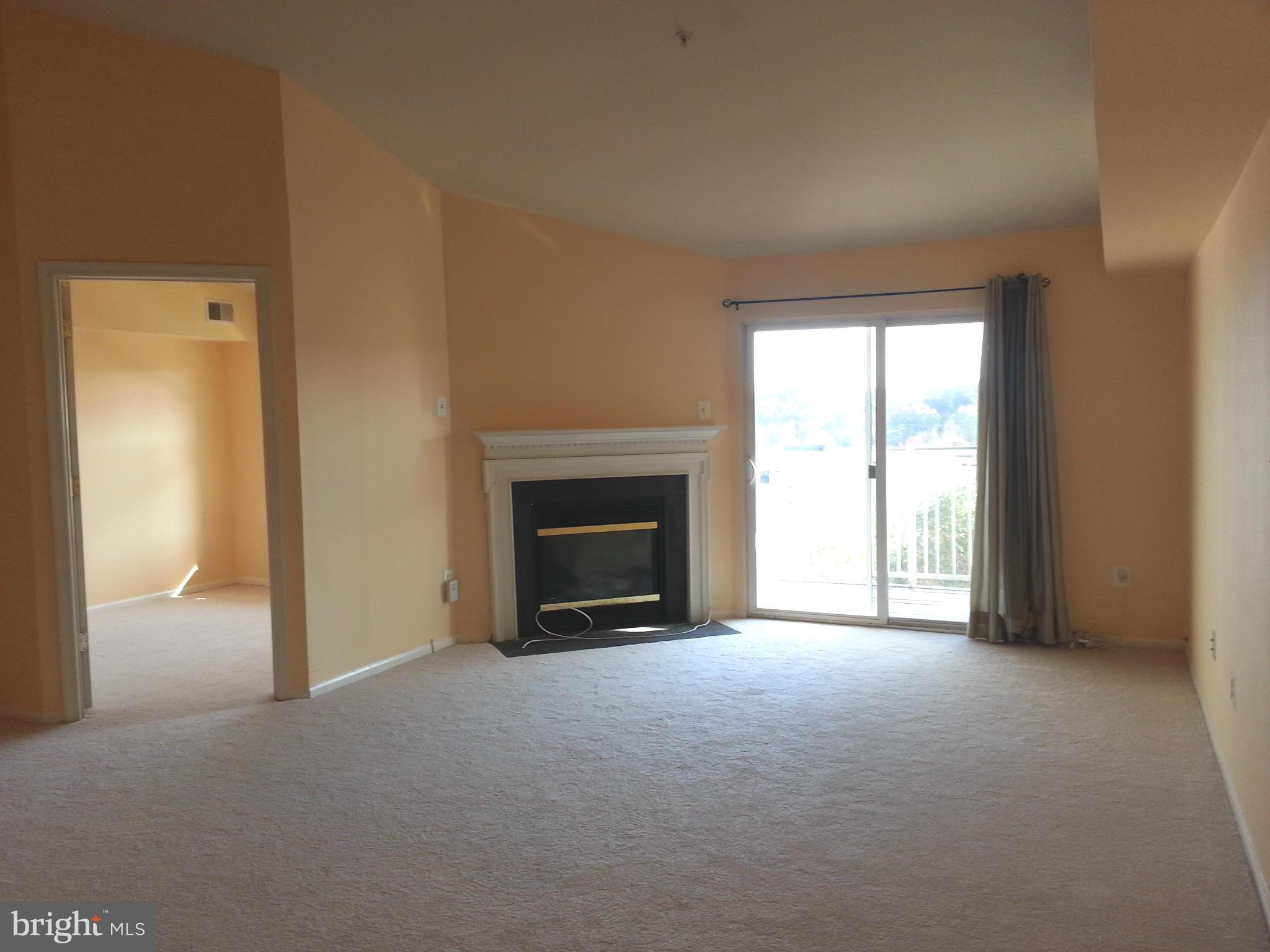 Beautiful top floor 2 bedroom condo unite with high ceiling, brand new carpet, new garbage disposal, hewer Dish washer, SS appliances. Spacious living room with gas fireplace. Sliding door open to deck. Full of light. elevator. LL storage space. Sufficient parking spaces. Balcony Rail repair in process. Walk to shopping center. Owner agent.