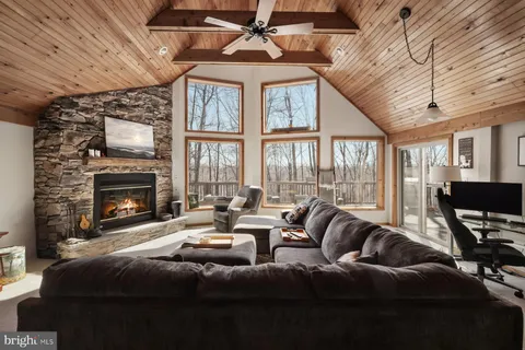 201 Endless Summer Road, Hedgesville, WV MLS: WVBE2040006