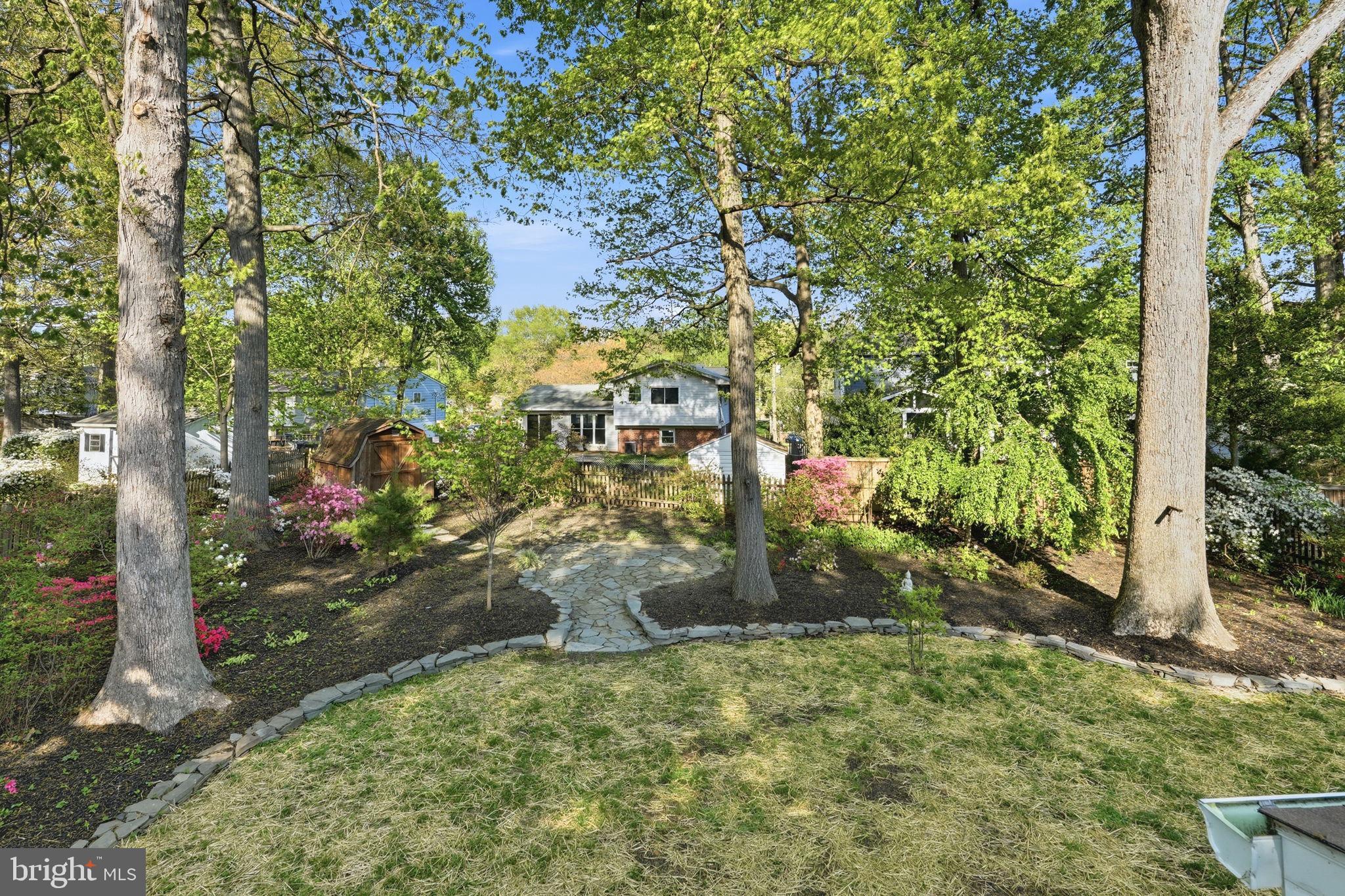 2435 SHENANDOAH STREET