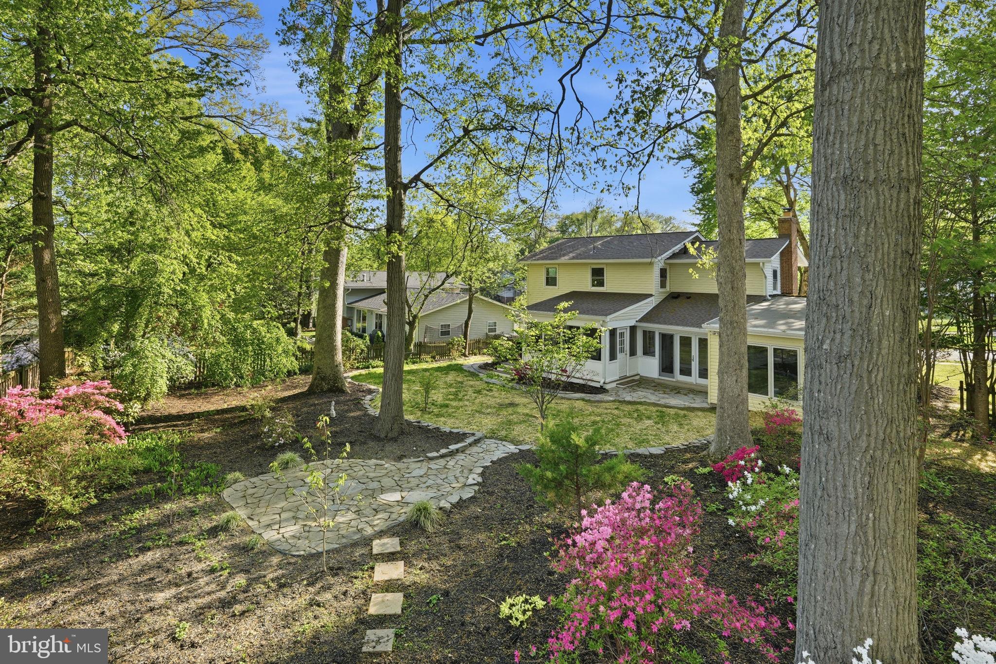 2435 SHENANDOAH STREET