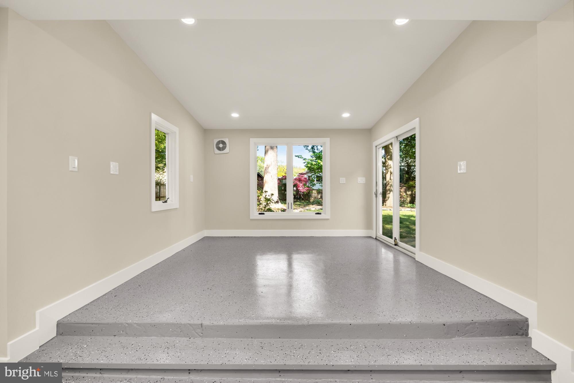 STONEWALL MANOR - Residential