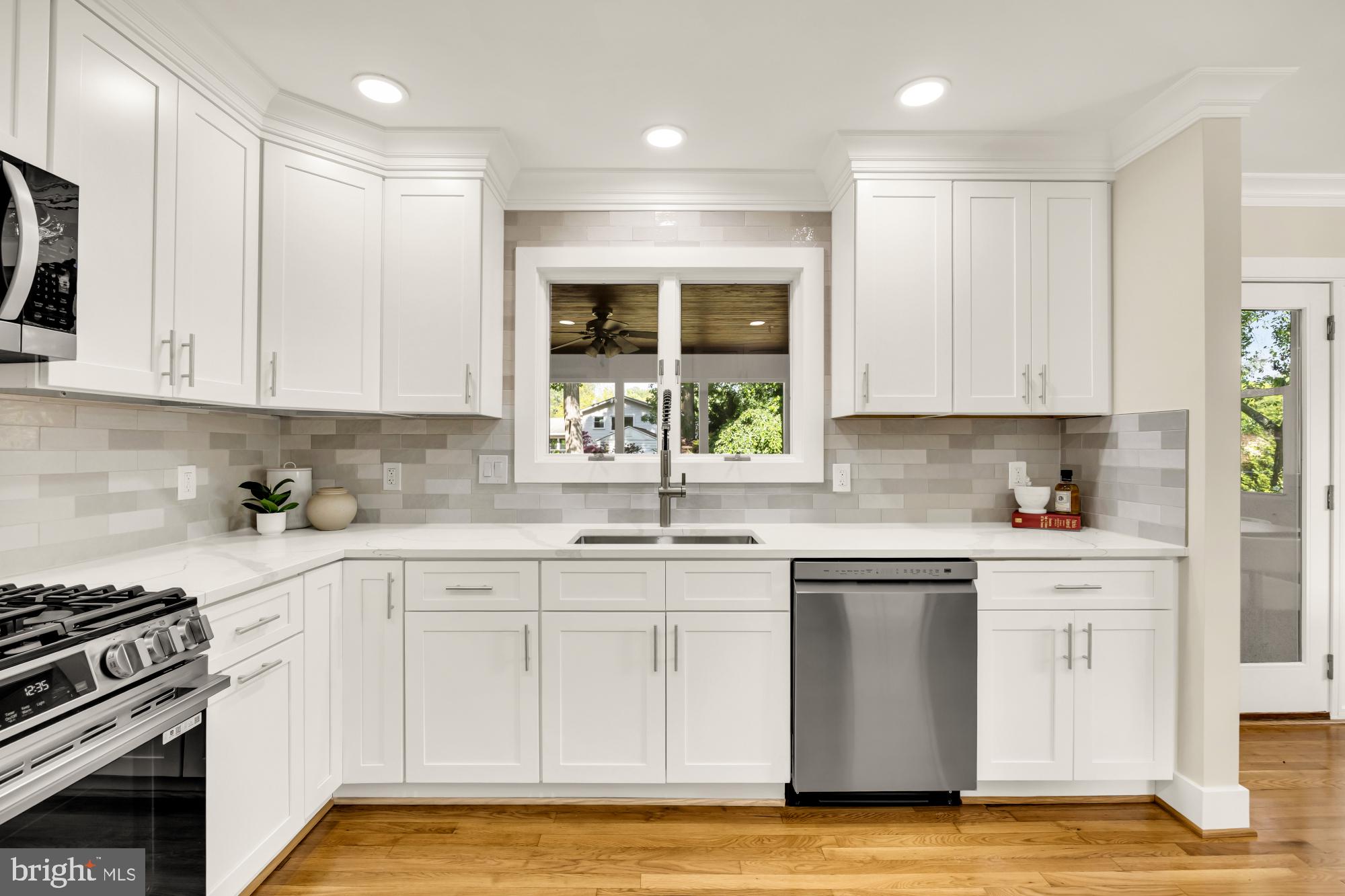 STONEWALL MANOR - Residential