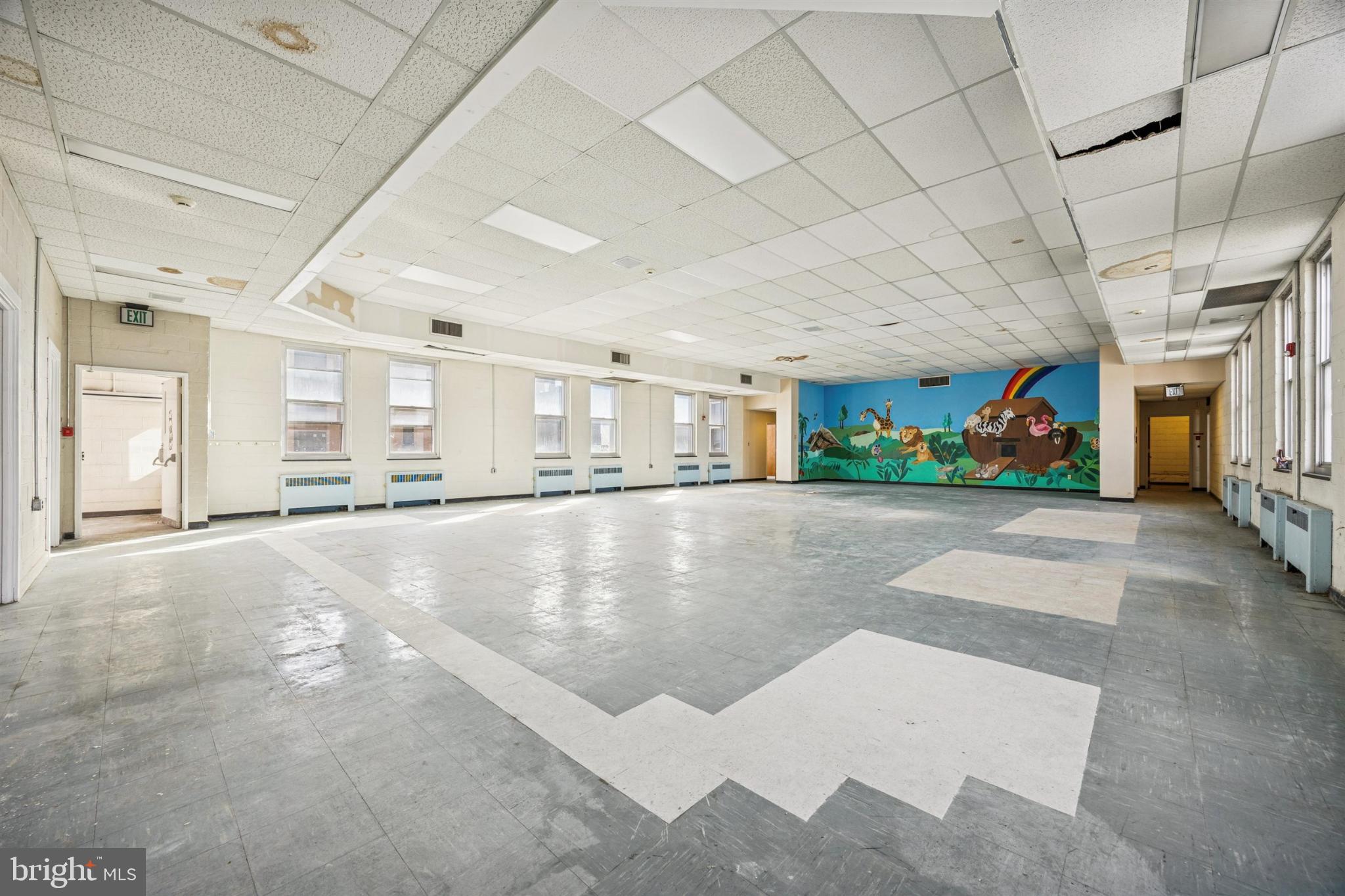 KENSINGTON - Commercial Sale