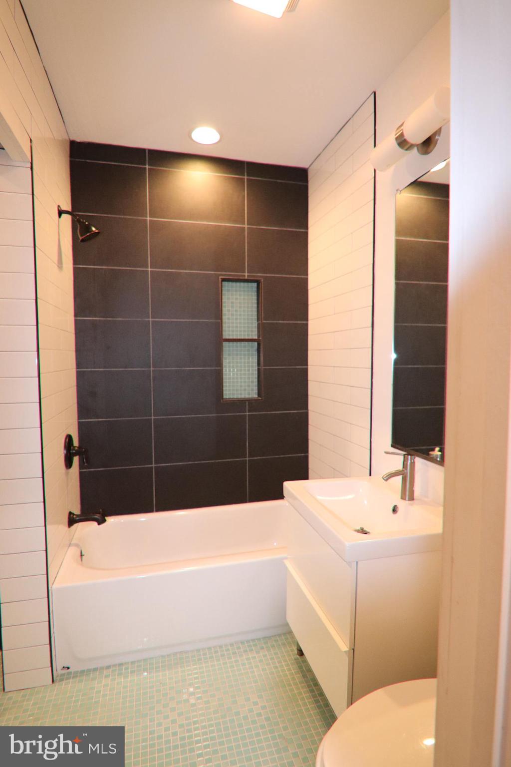 LOCUST POINT - Residential Lease