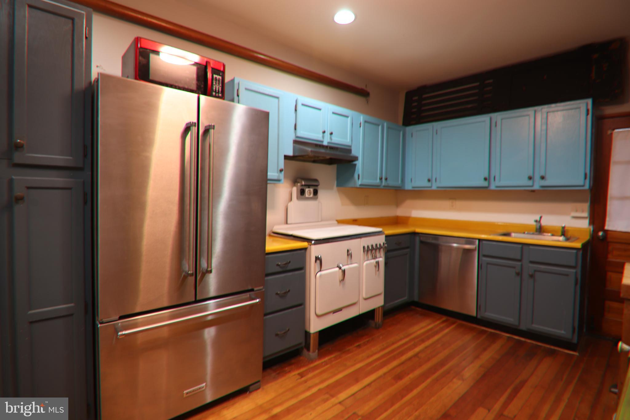 LOCUST POINT - Residential Lease