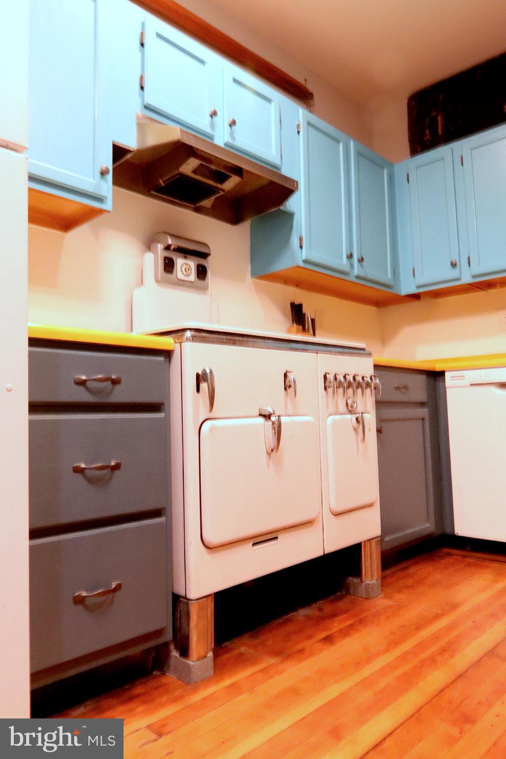 LOCUST POINT - Residential Lease