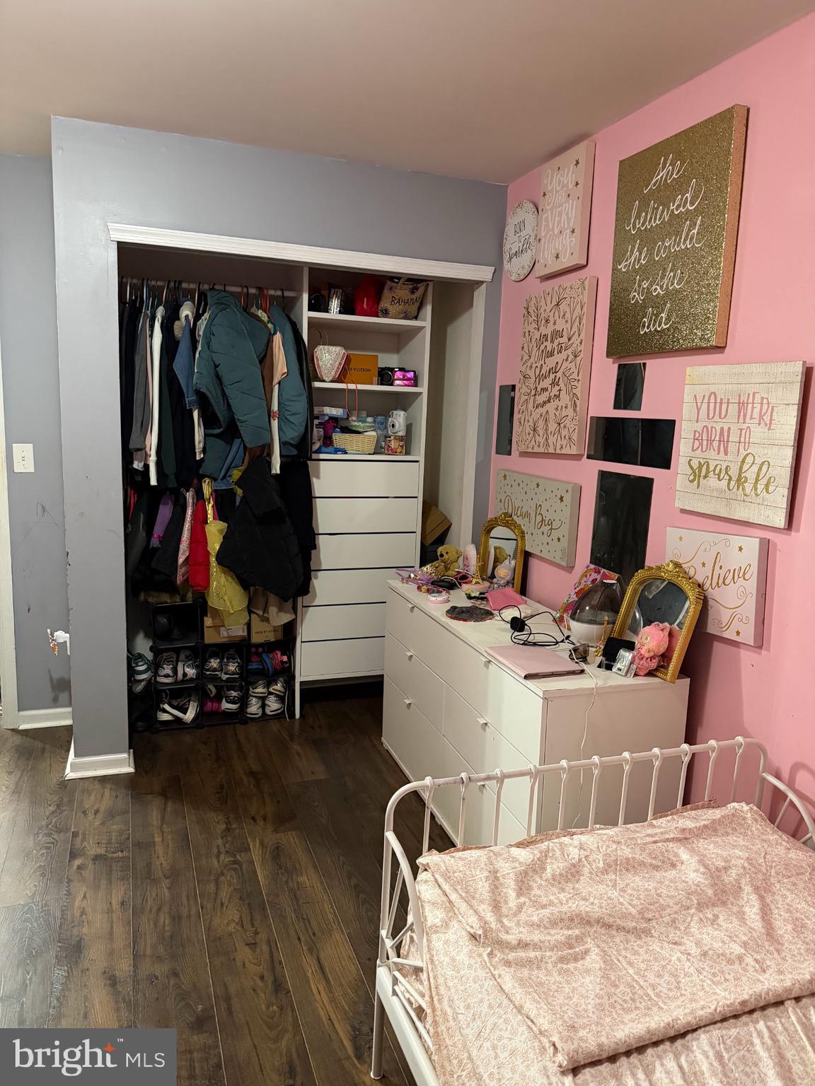 SHARSWOOD - Residential