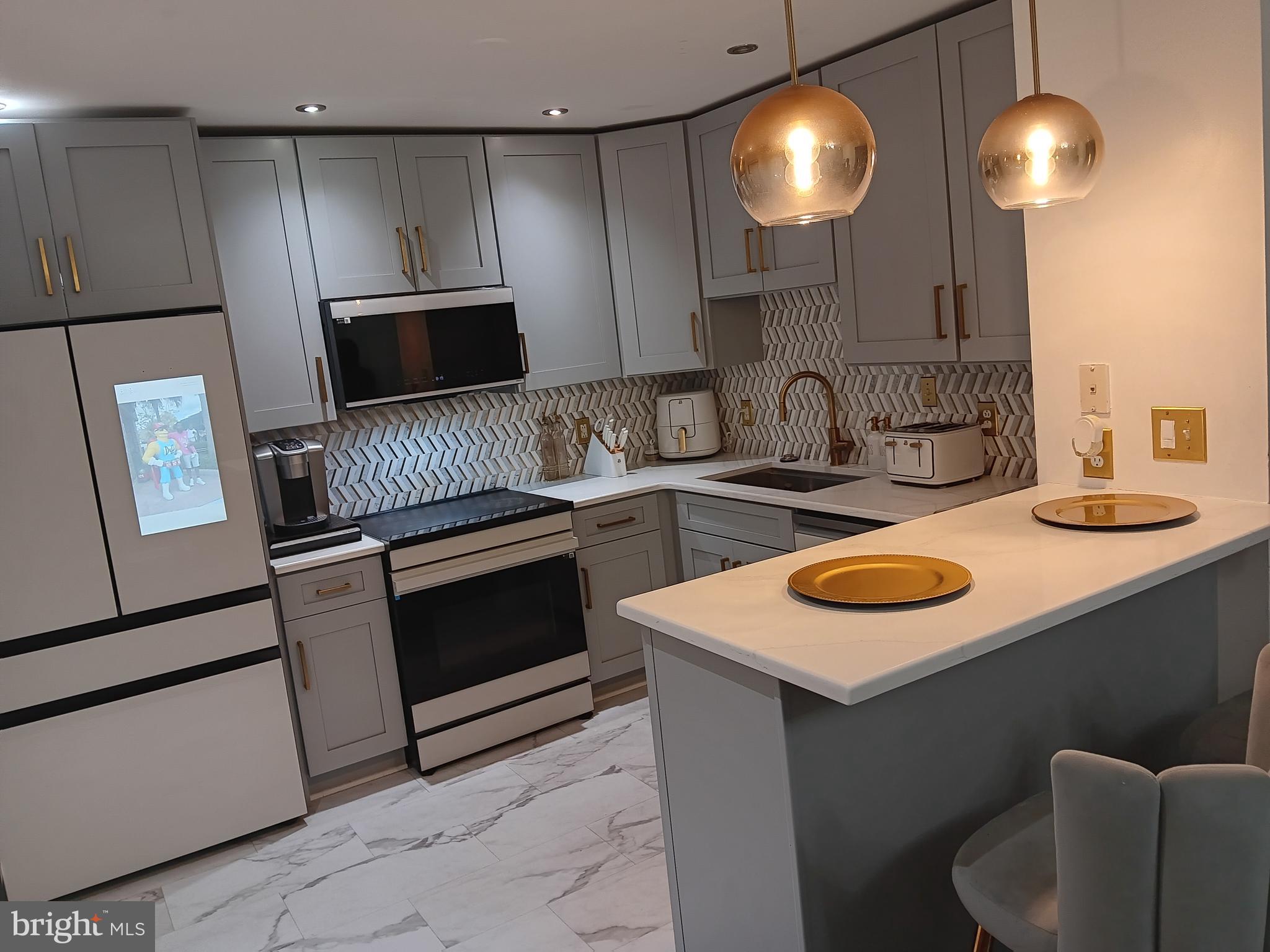 SHARSWOOD - Residential