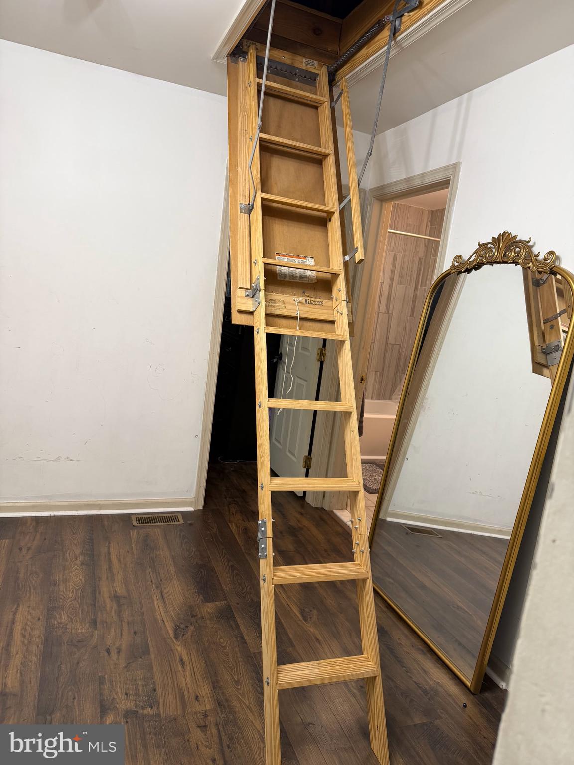 SHARSWOOD - Residential