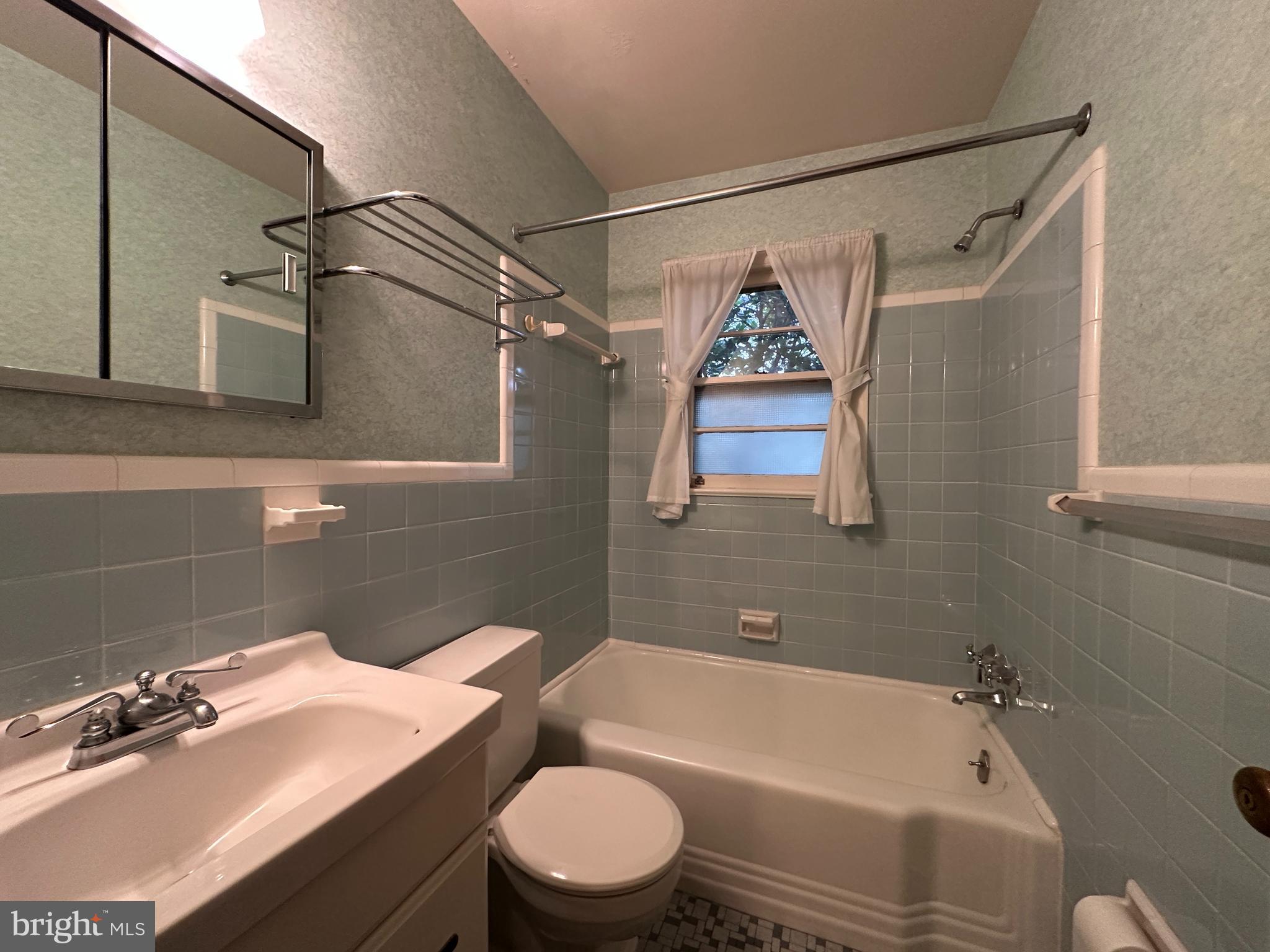 EL NIDO ESTATES - Residential Lease