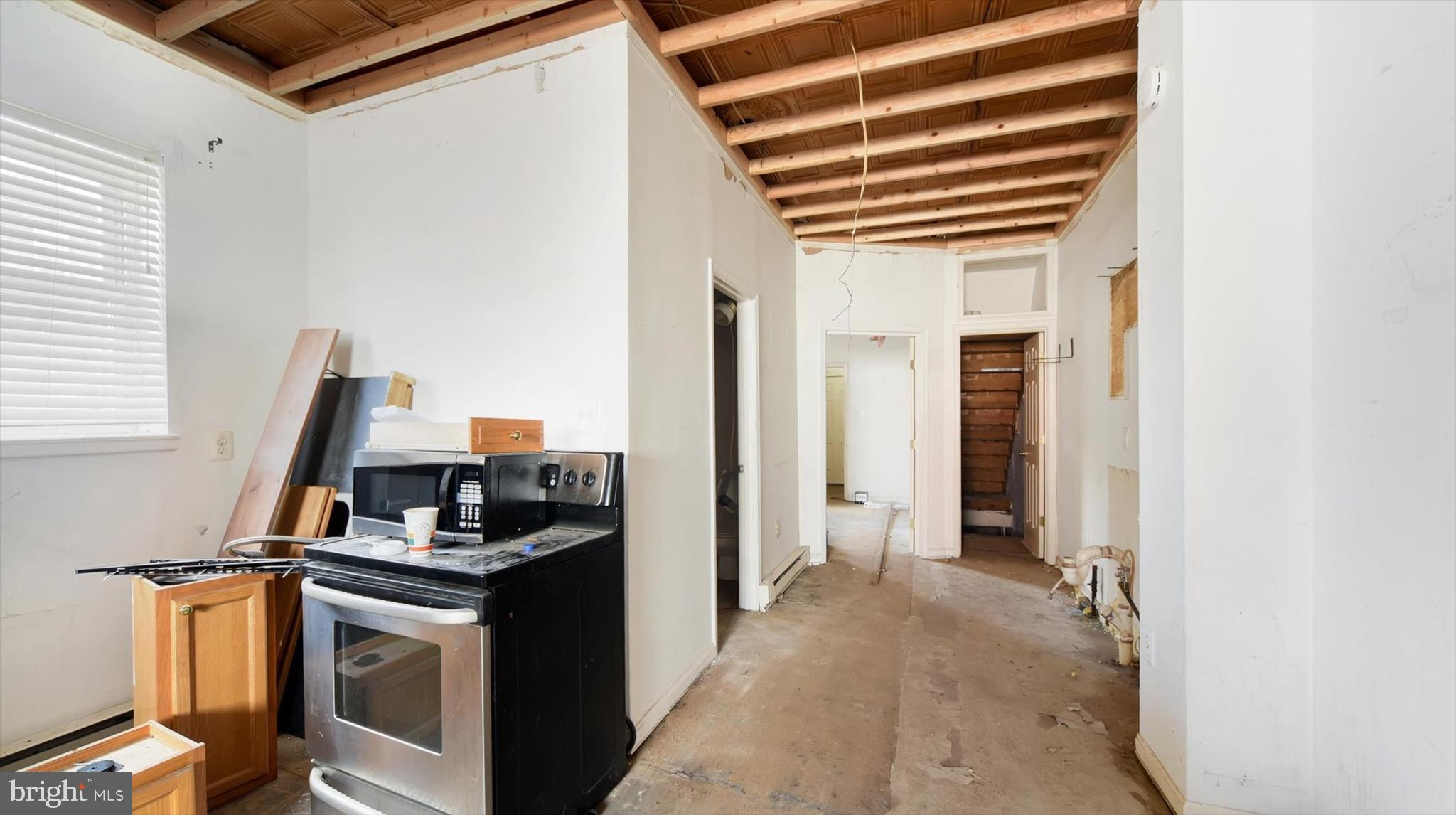 3209 E LOMBARD STREET