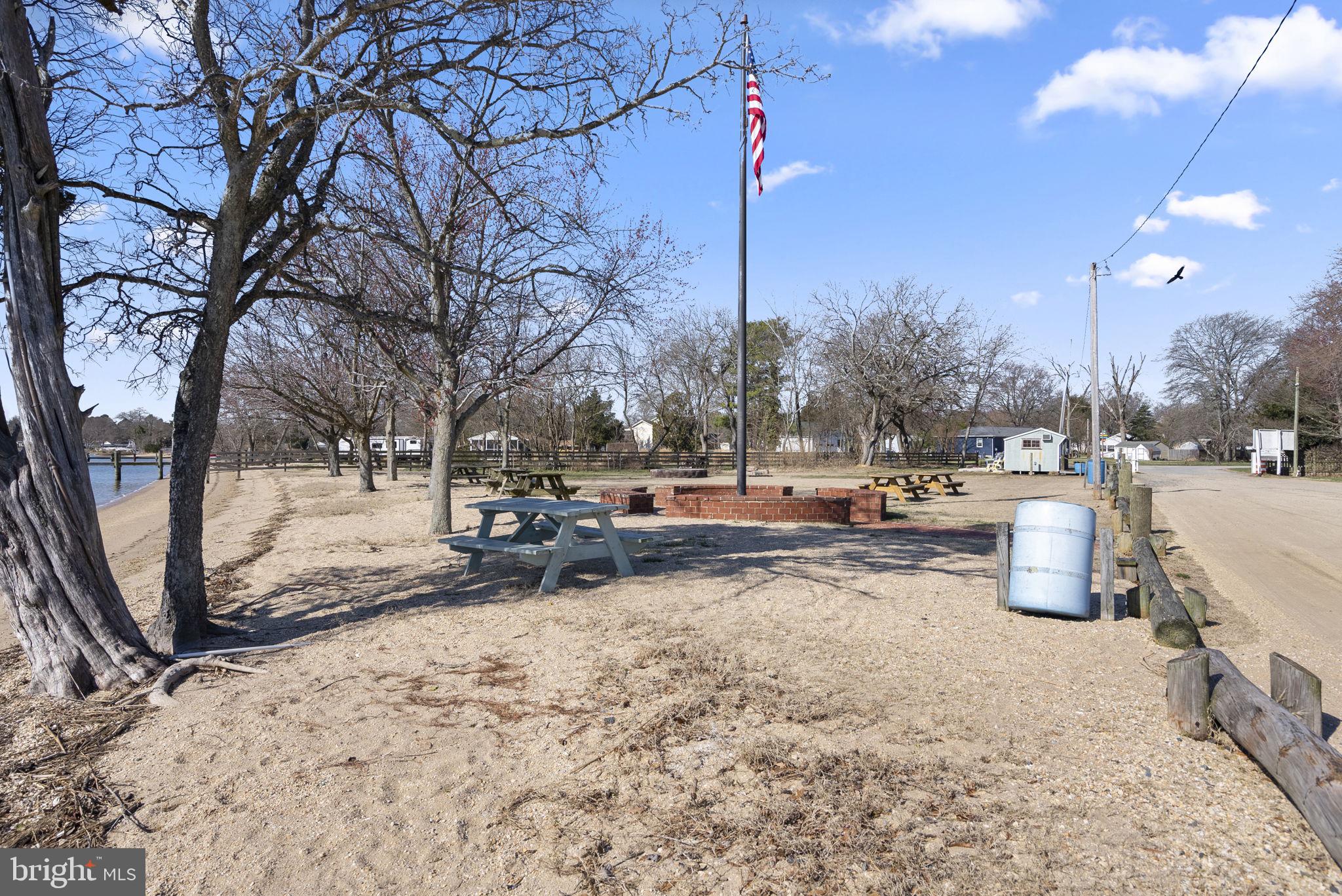 GOLDEN BEACH - Residential