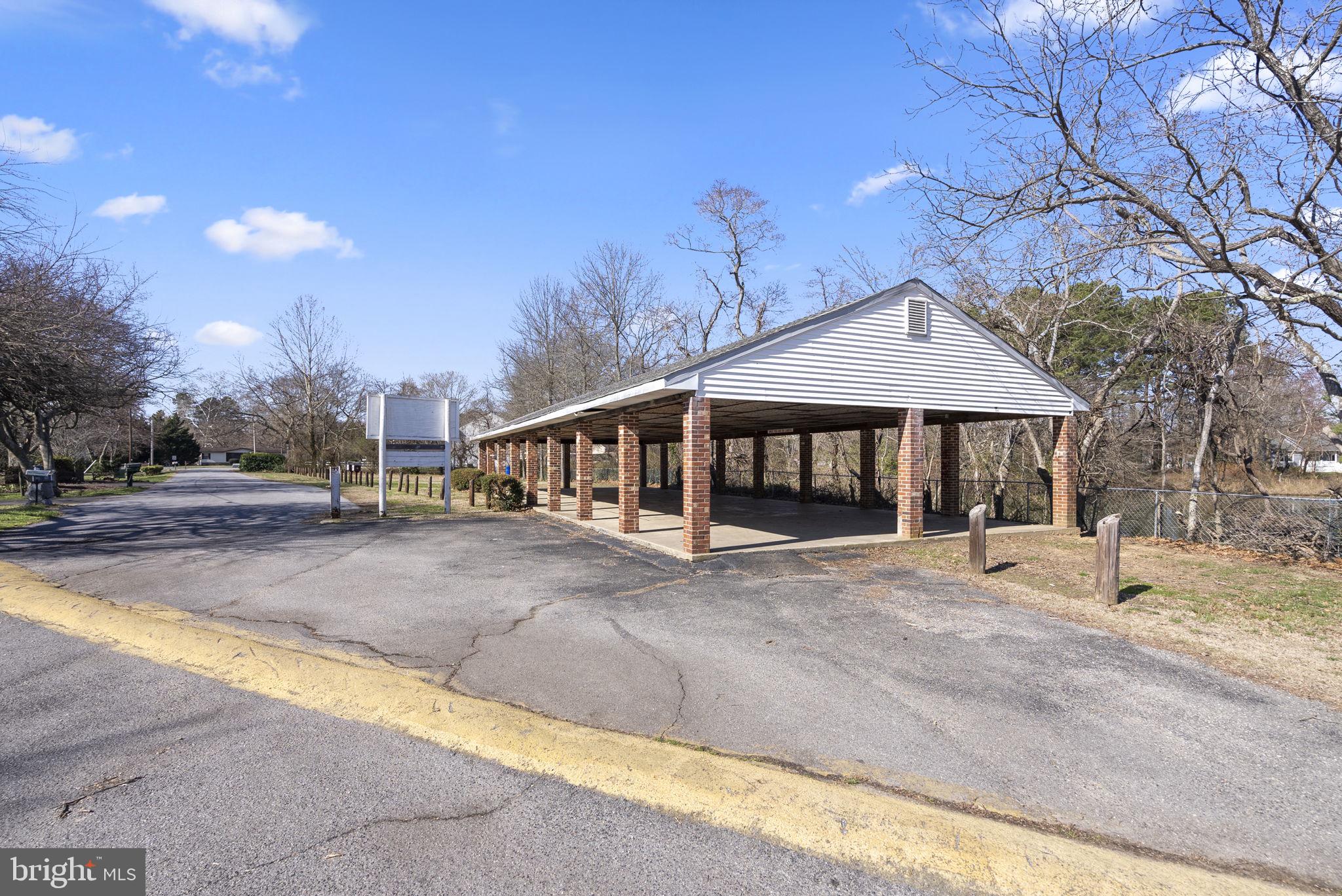 GOLDEN BEACH - Residential