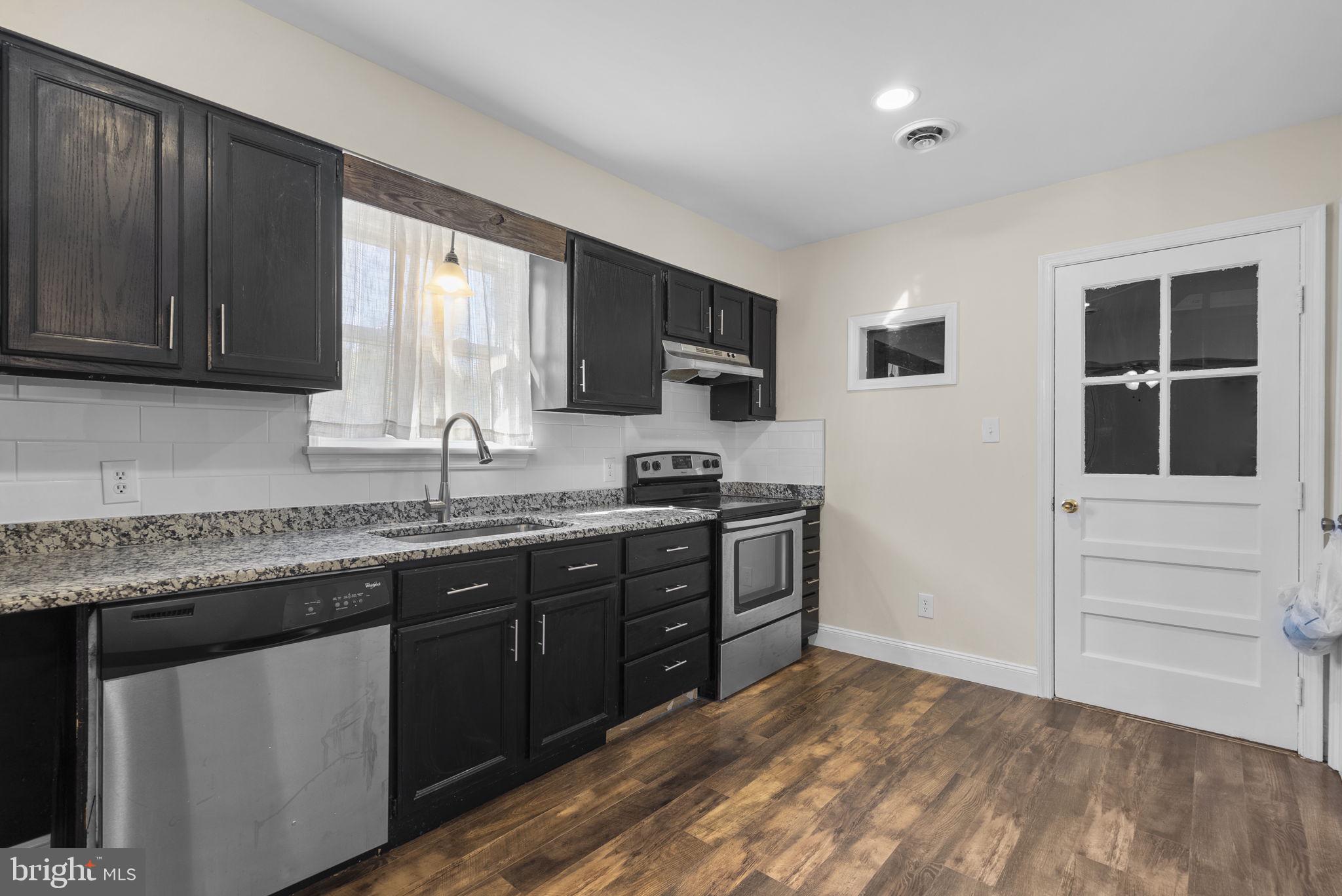 GOLDEN BEACH - Residential