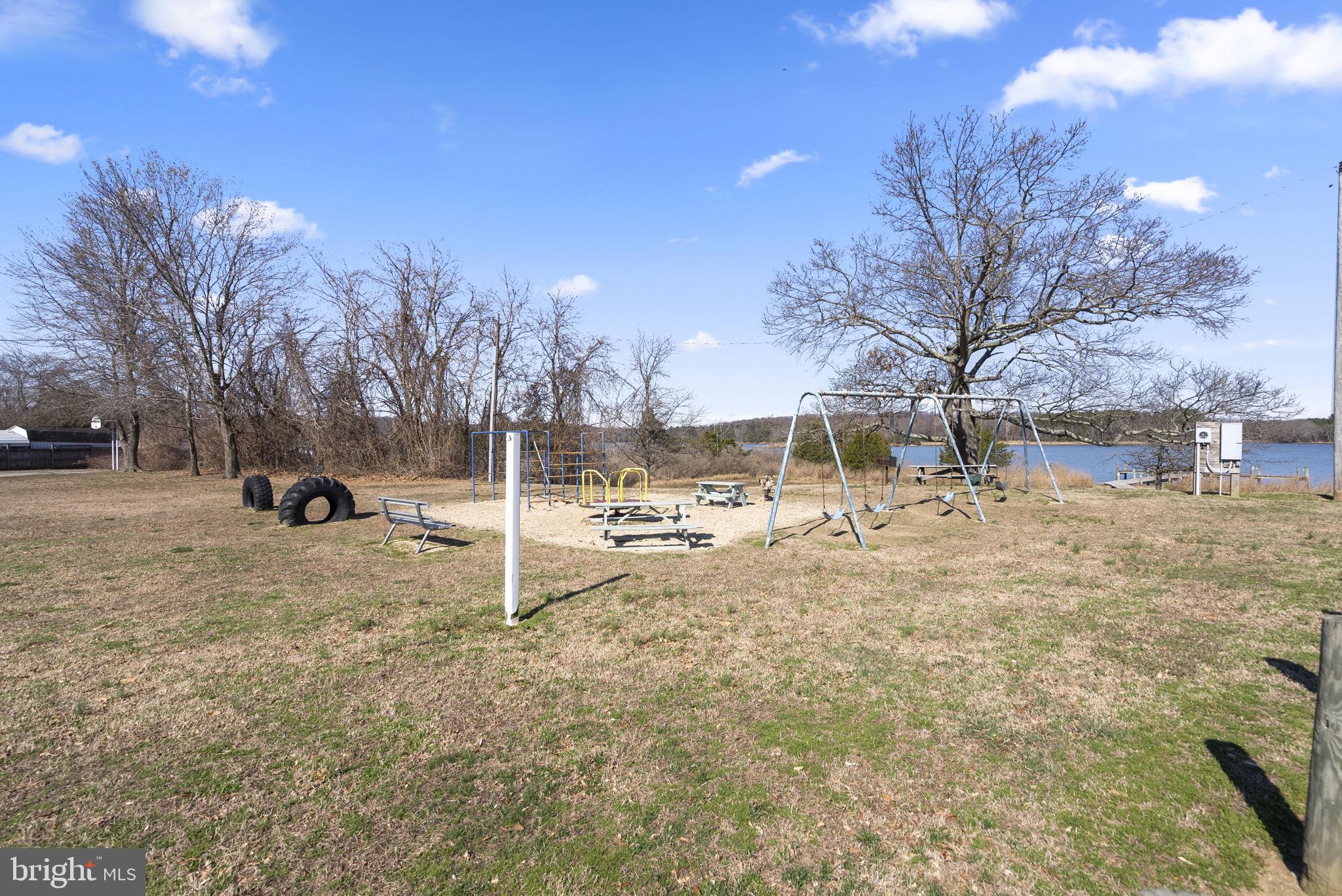 GOLDEN BEACH - Residential