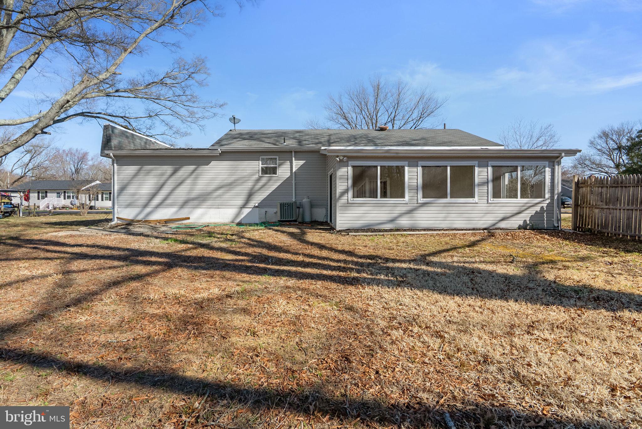 GOLDEN BEACH - Residential