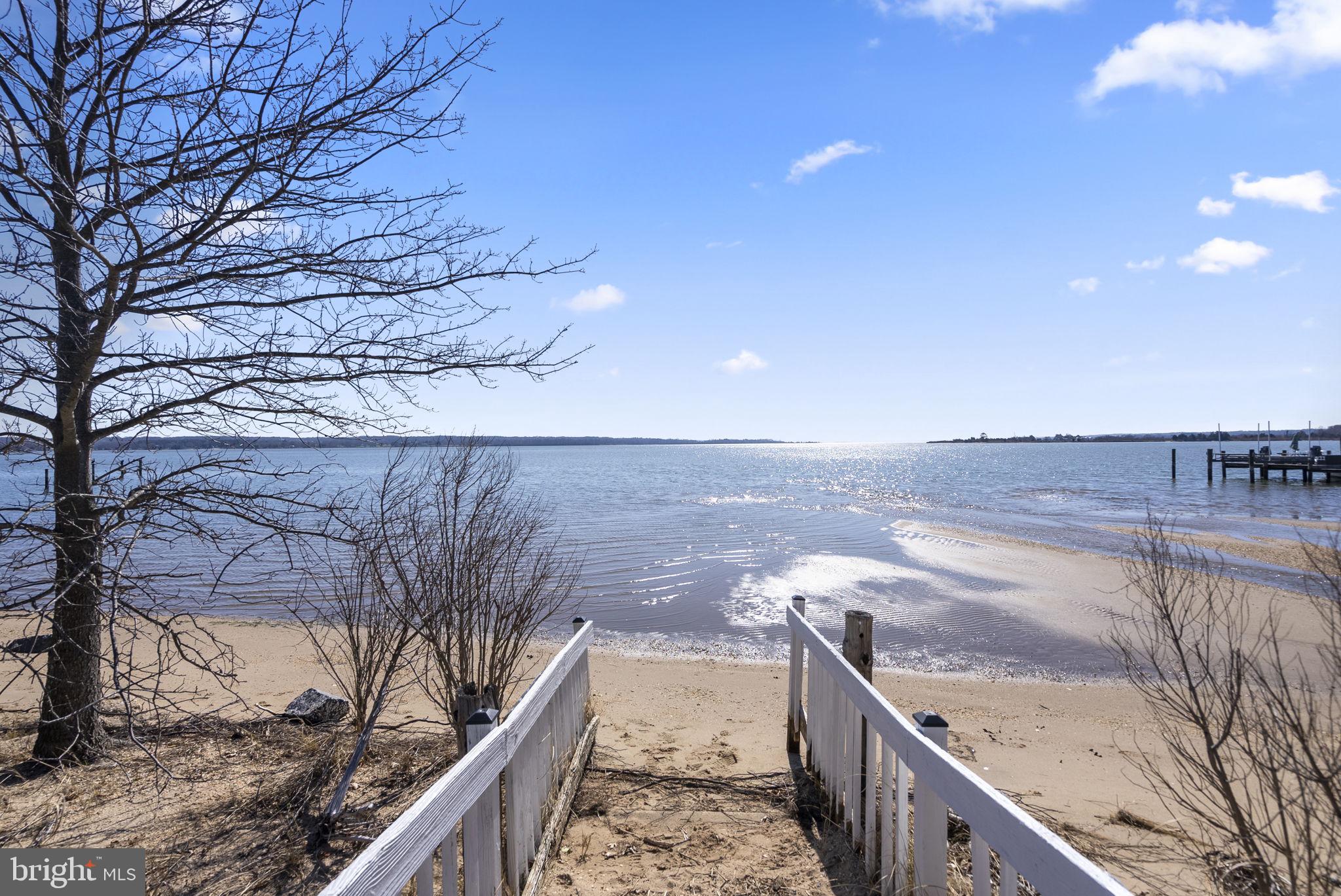 GOLDEN BEACH - Residential