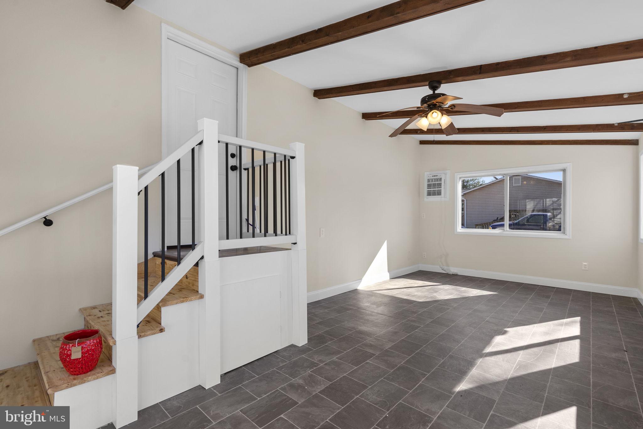 GOLDEN BEACH - Residential