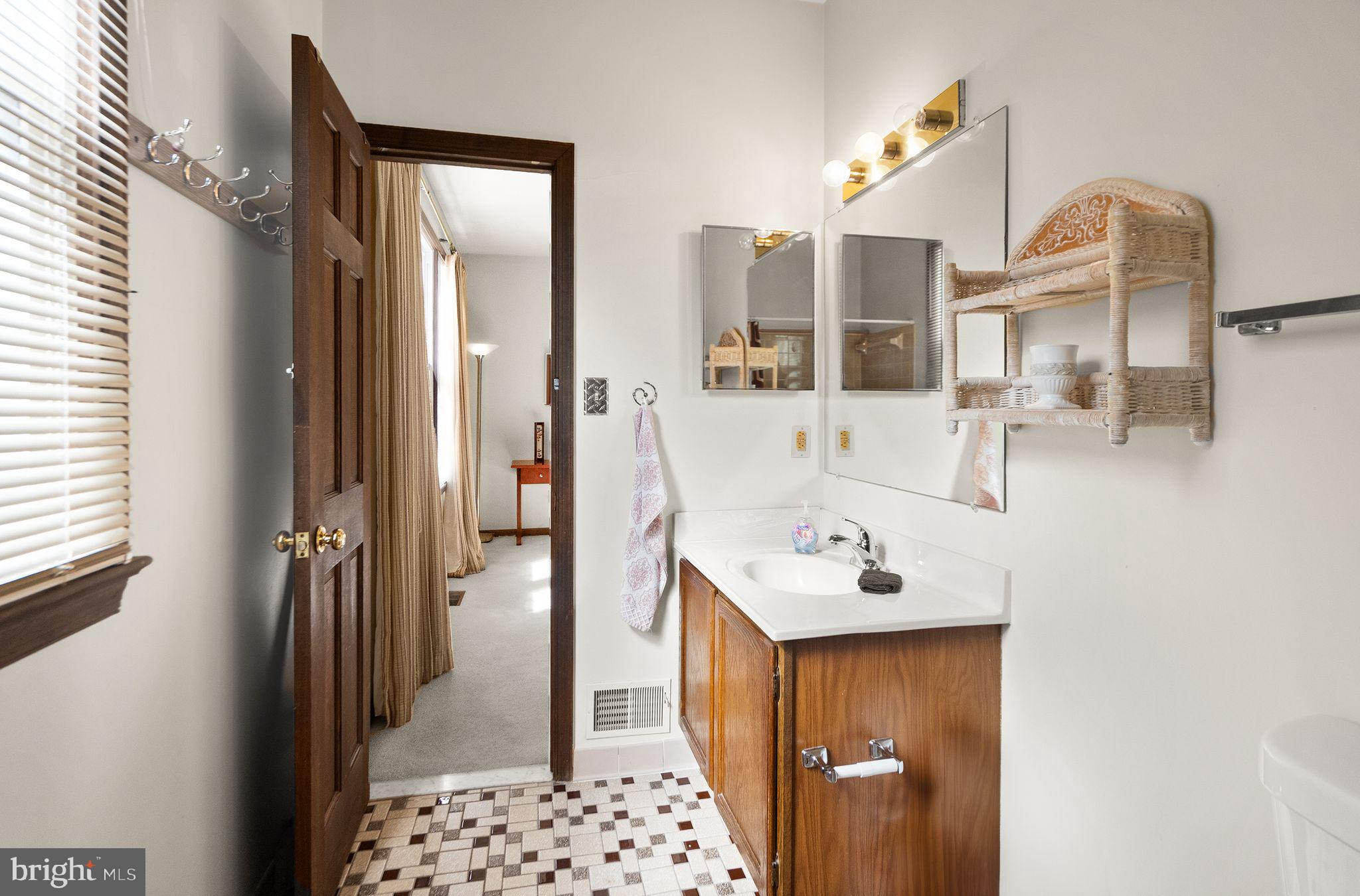 LAKE FAIRFAX PARK ESTATE - Residential