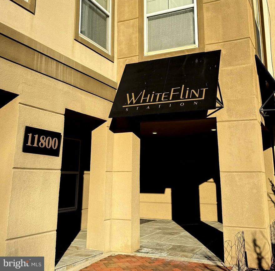 Stunning 3BR/2BA Condo Steps to Metro – Modern Upgrades & Premium Amenities
Experience the perfect blend of comfort, convenience, and contemporary living in this beautifully upgraded 3-bedroom, 2-bath condo just a short walk to the Metro. Every detail has been thoughtfully designed to elevate your lifestyle.
Interior Highlights
•