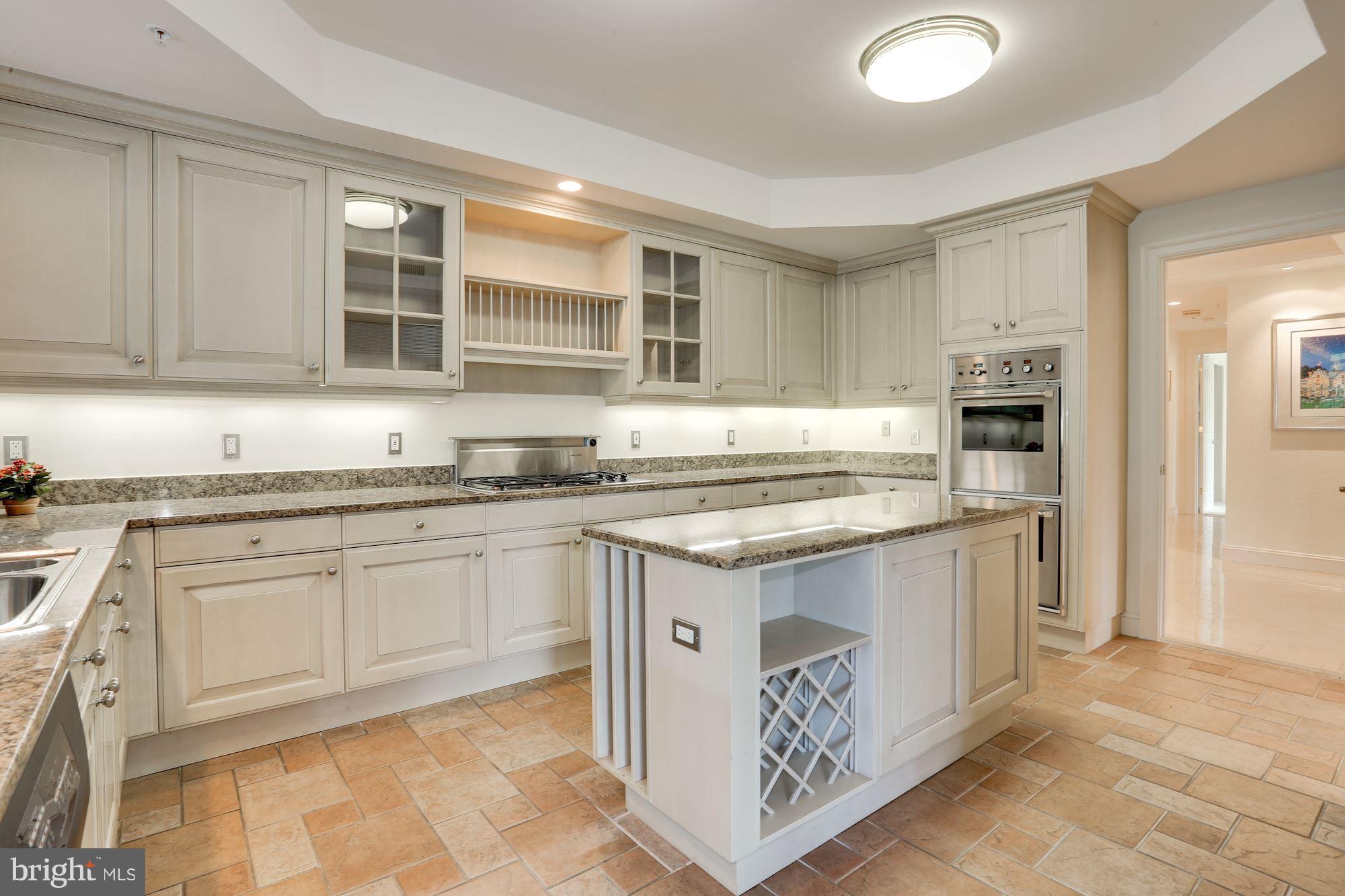 SOMERSET HOUSE CONDOS - Residential