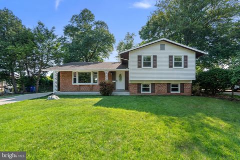 Photo of 11822 Enid Drive, POTOMAC, MD 20854 (MLS # MDMC2232006)