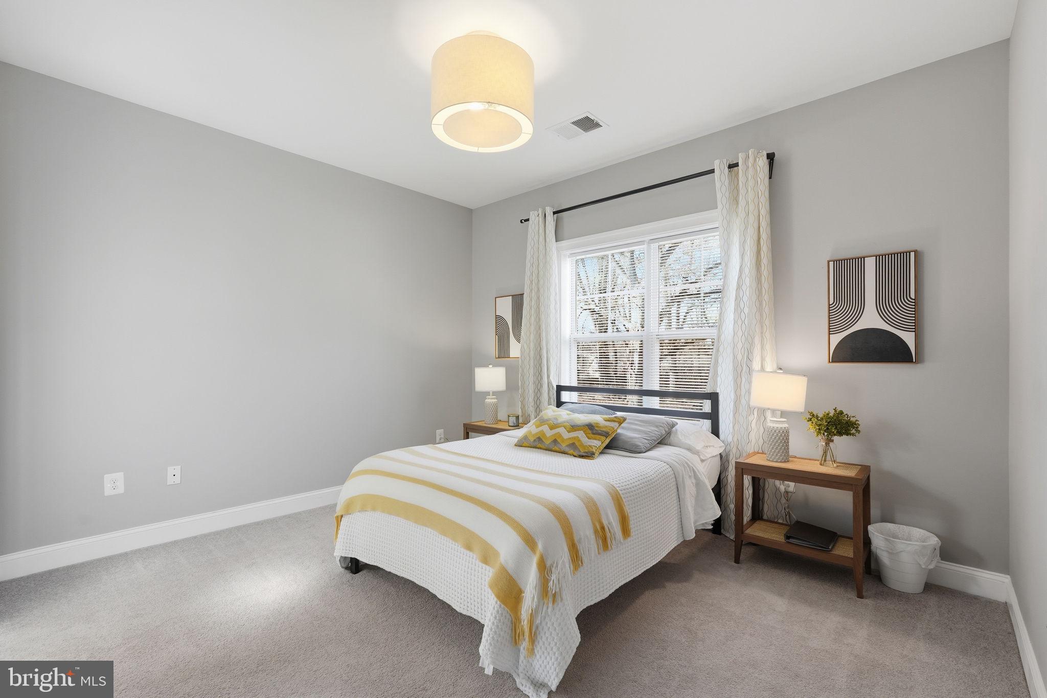 LINCOLN PARK - Residential