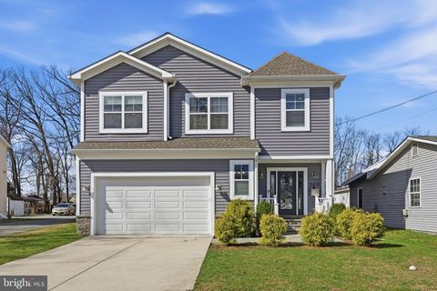 Photo of 908 N Stonestreet Avenue, ROCKVILLE, MD 20850 (MLS # MDMC2220598)