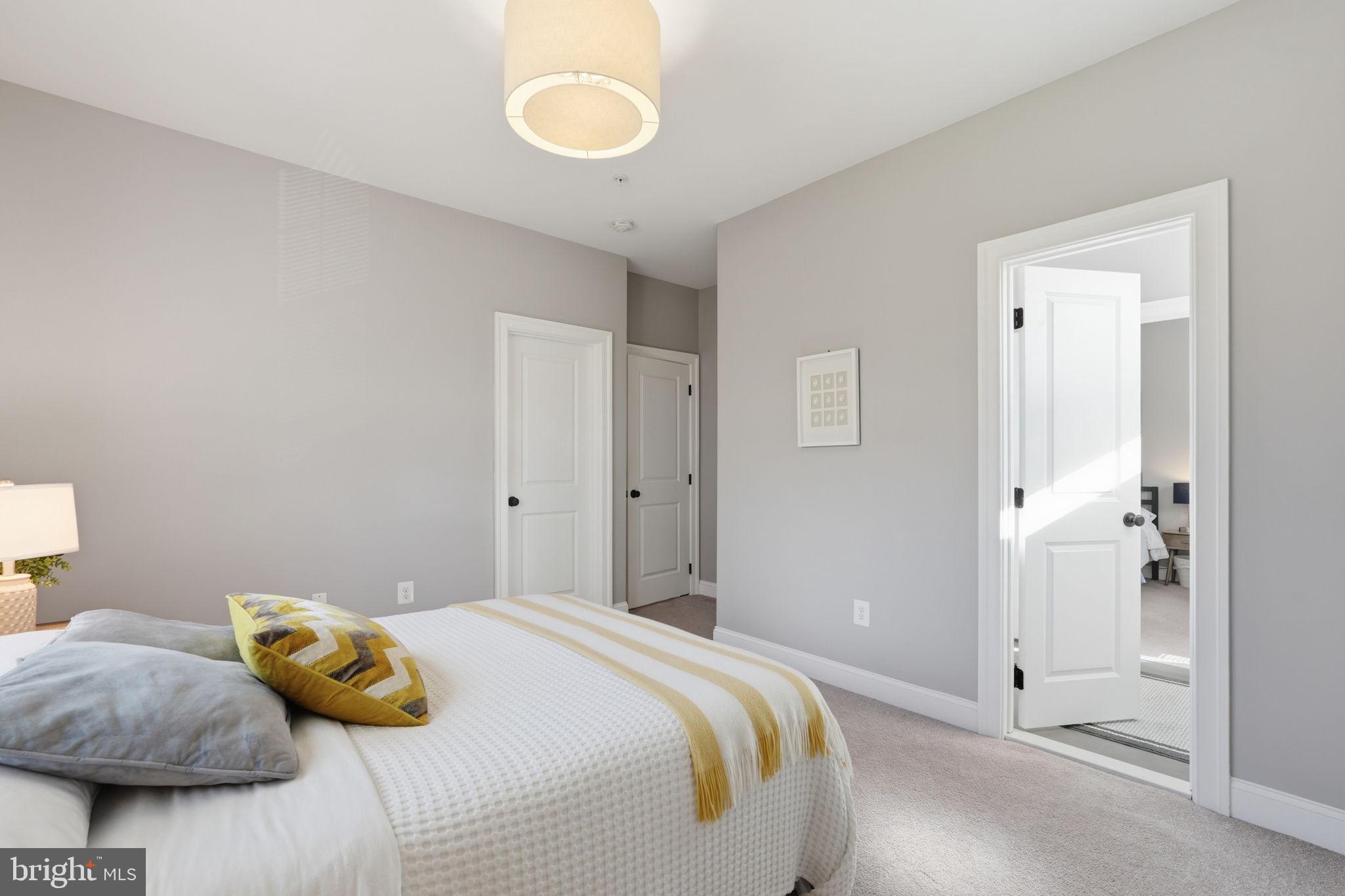 LINCOLN PARK - Residential