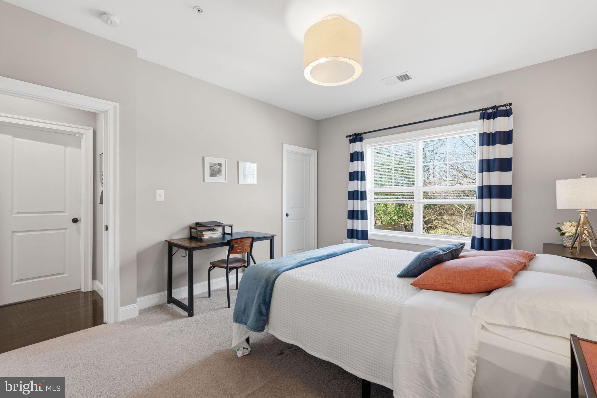 LINCOLN PARK - Residential