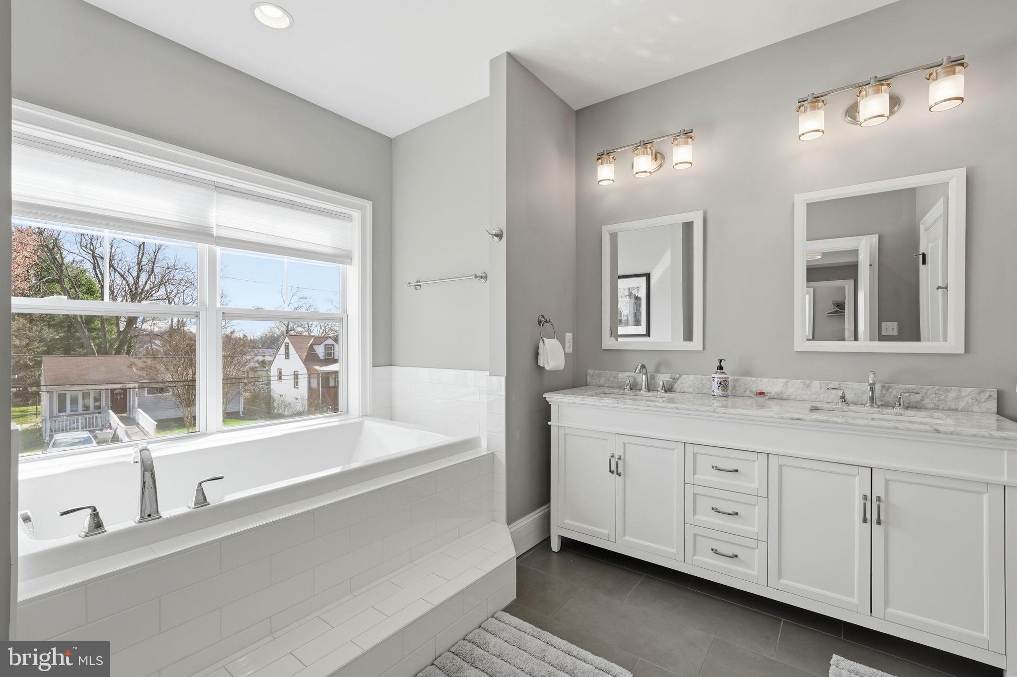 LINCOLN PARK - Residential