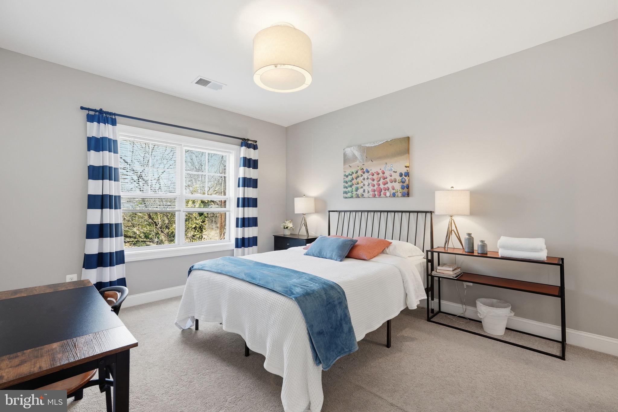 LINCOLN PARK - Residential