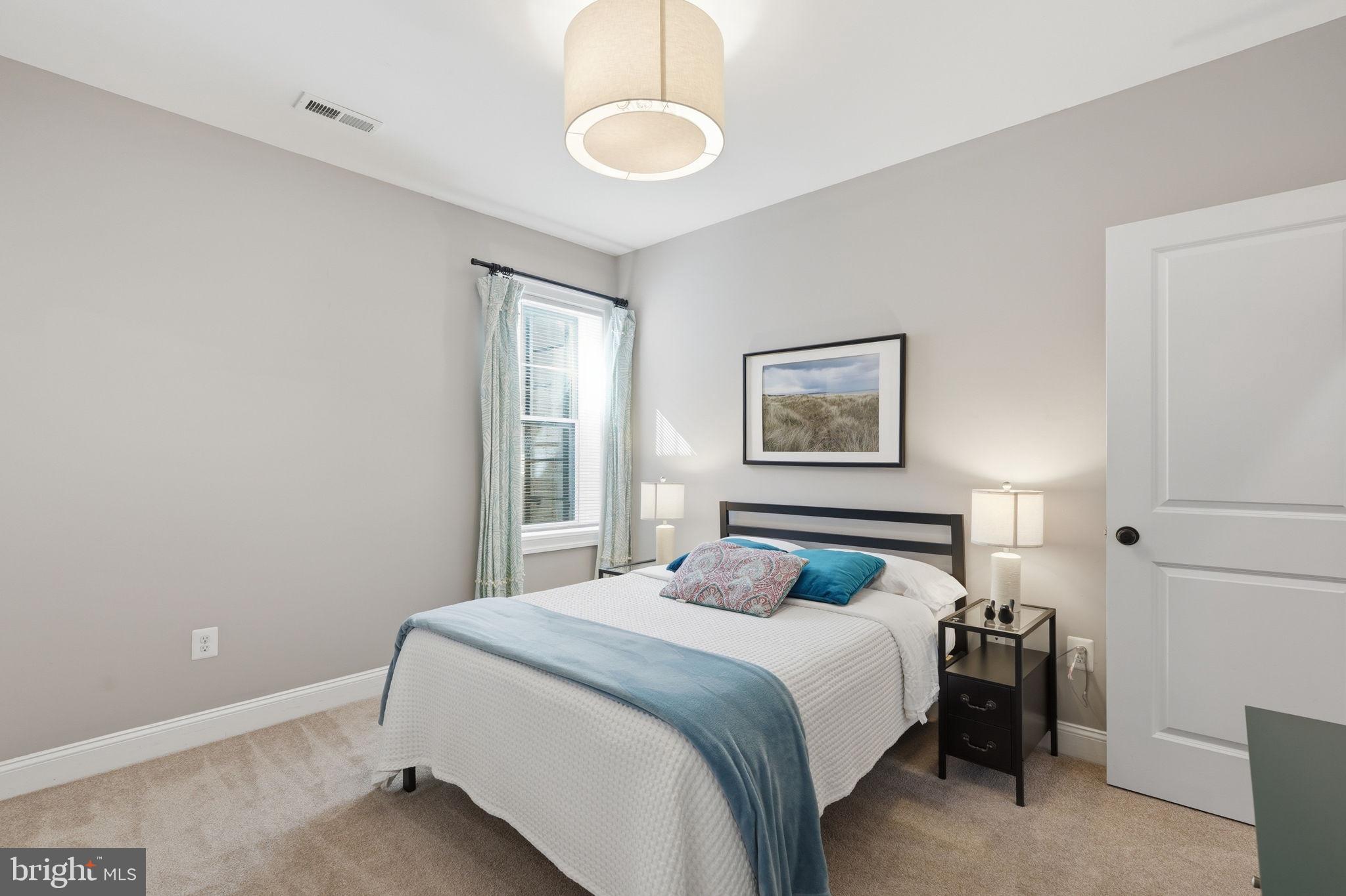 LINCOLN PARK - Residential