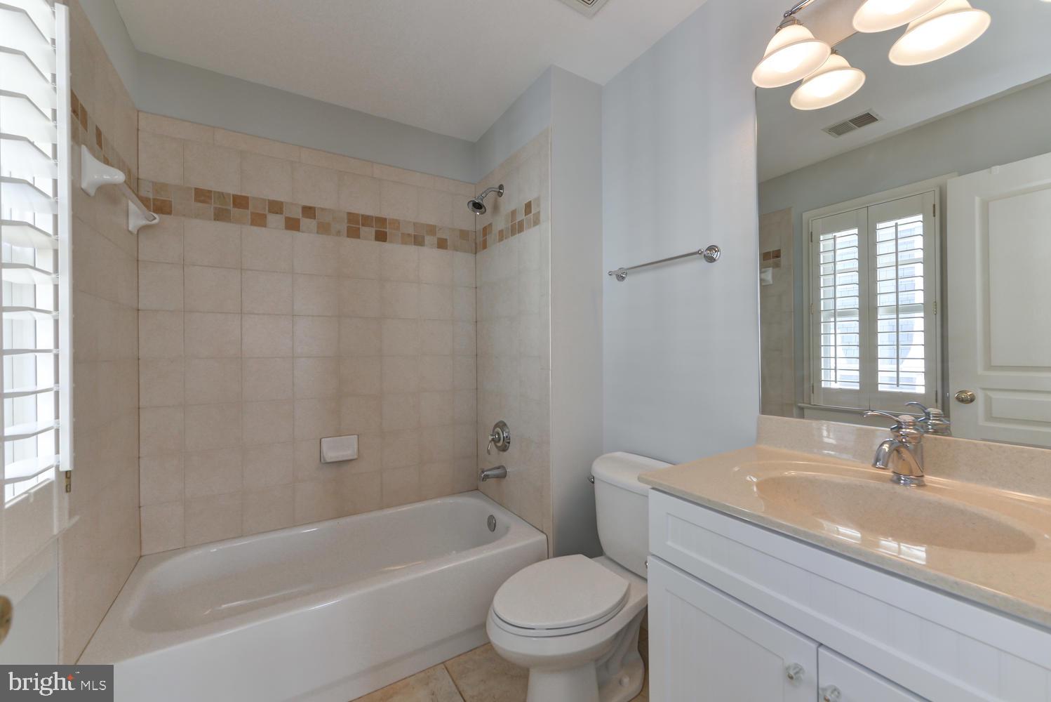 THE WILLIAMSBURG - Residential