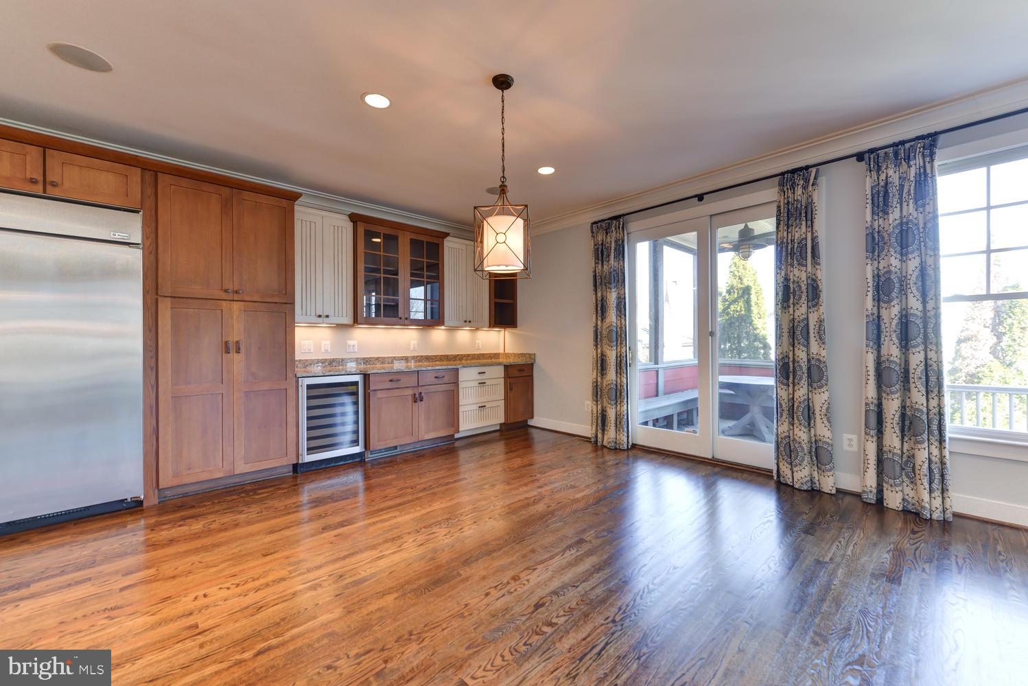 THE WILLIAMSBURG - Residential