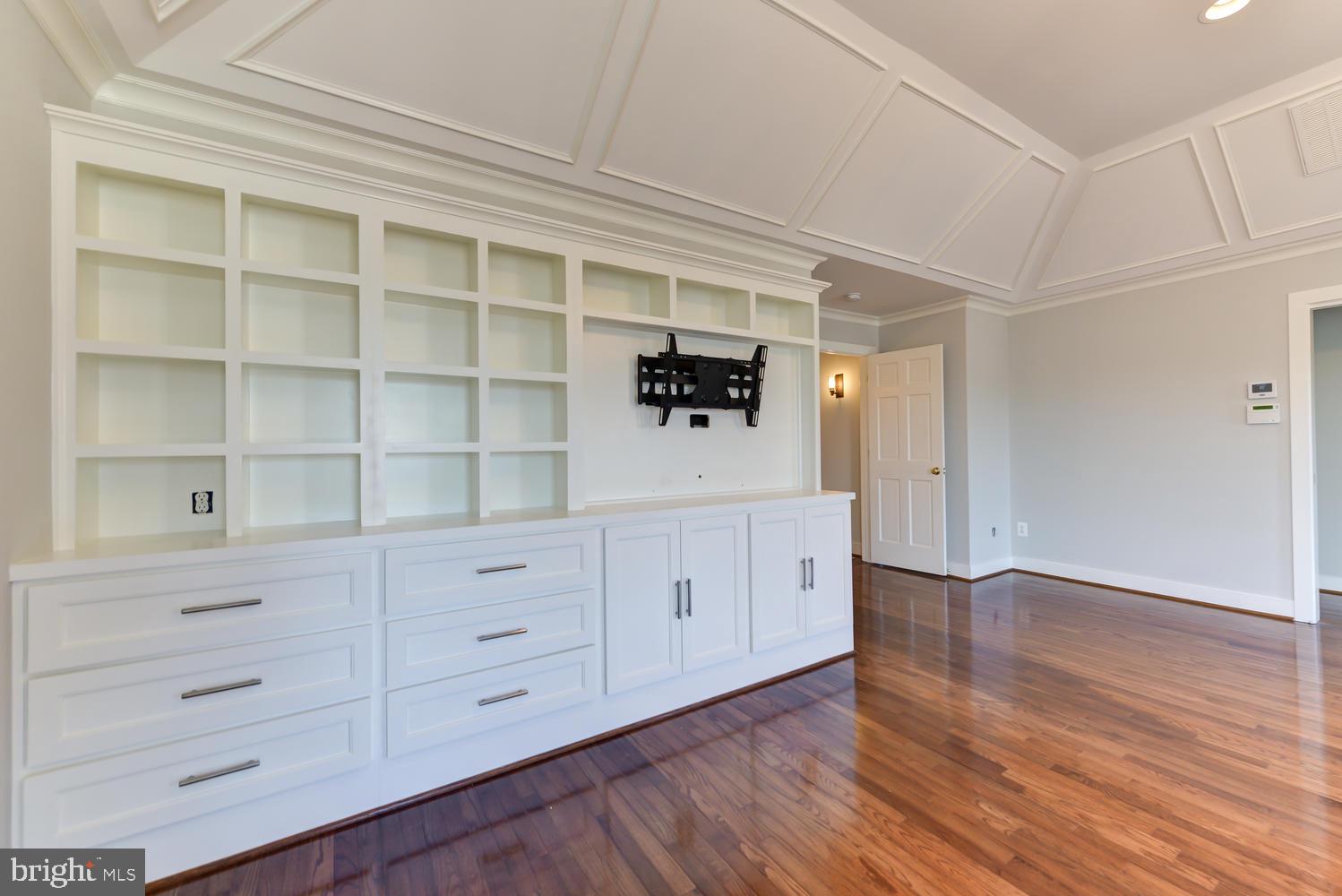 THE WILLIAMSBURG - Residential