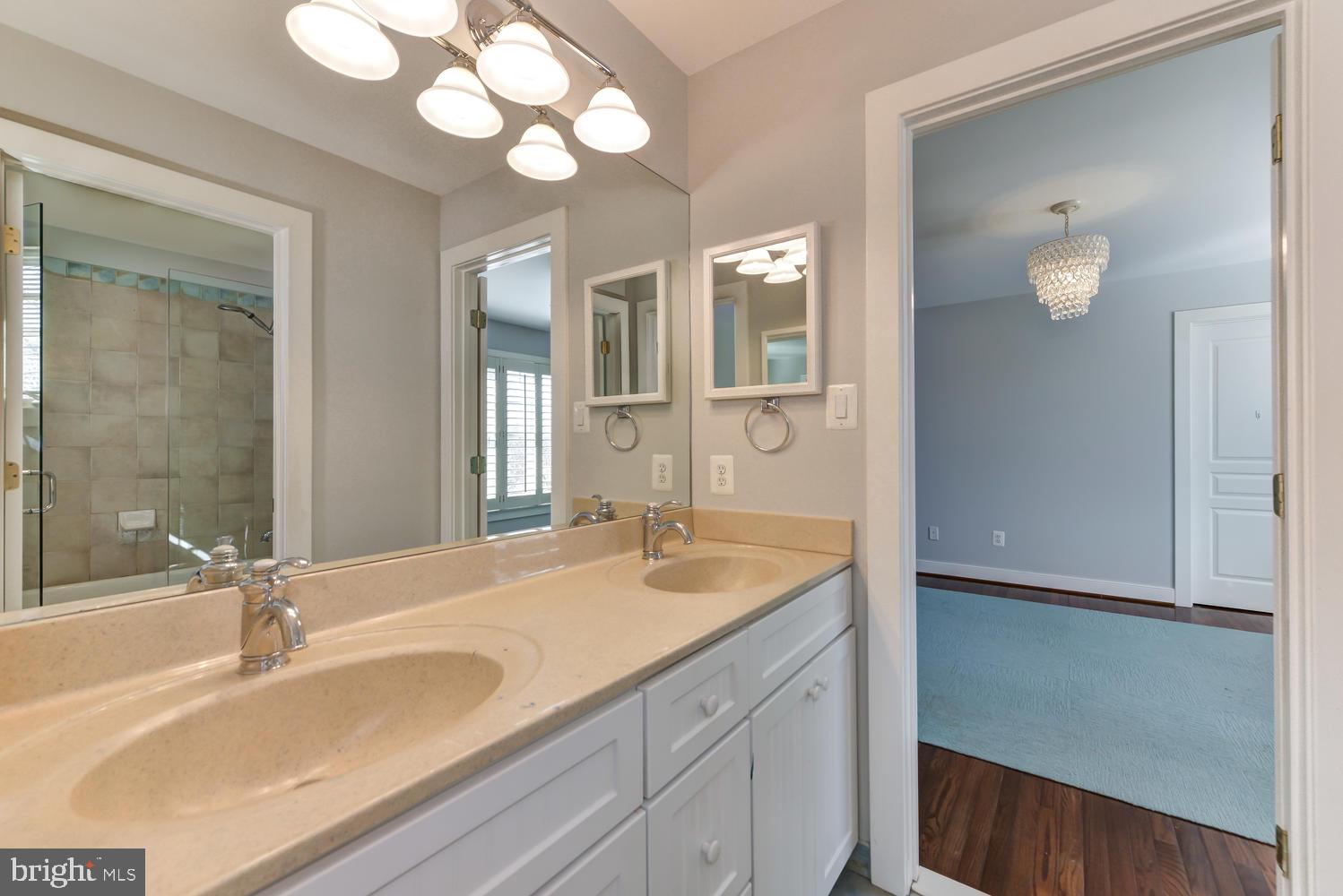 THE WILLIAMSBURG - Residential