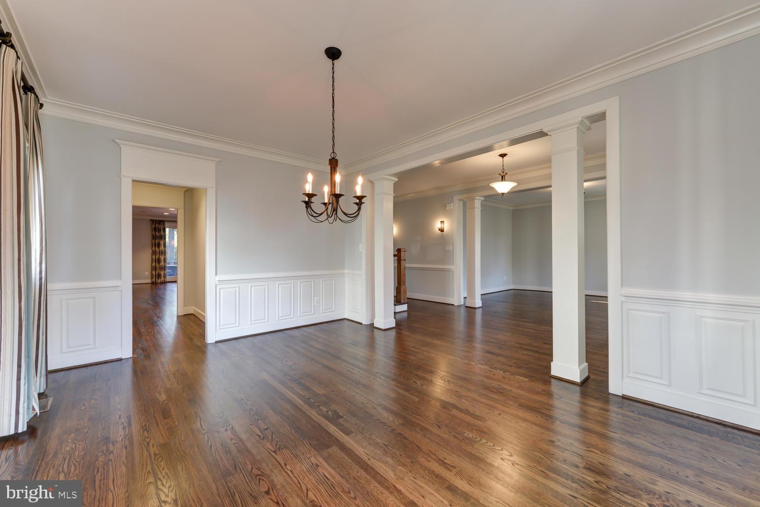 THE WILLIAMSBURG - Residential