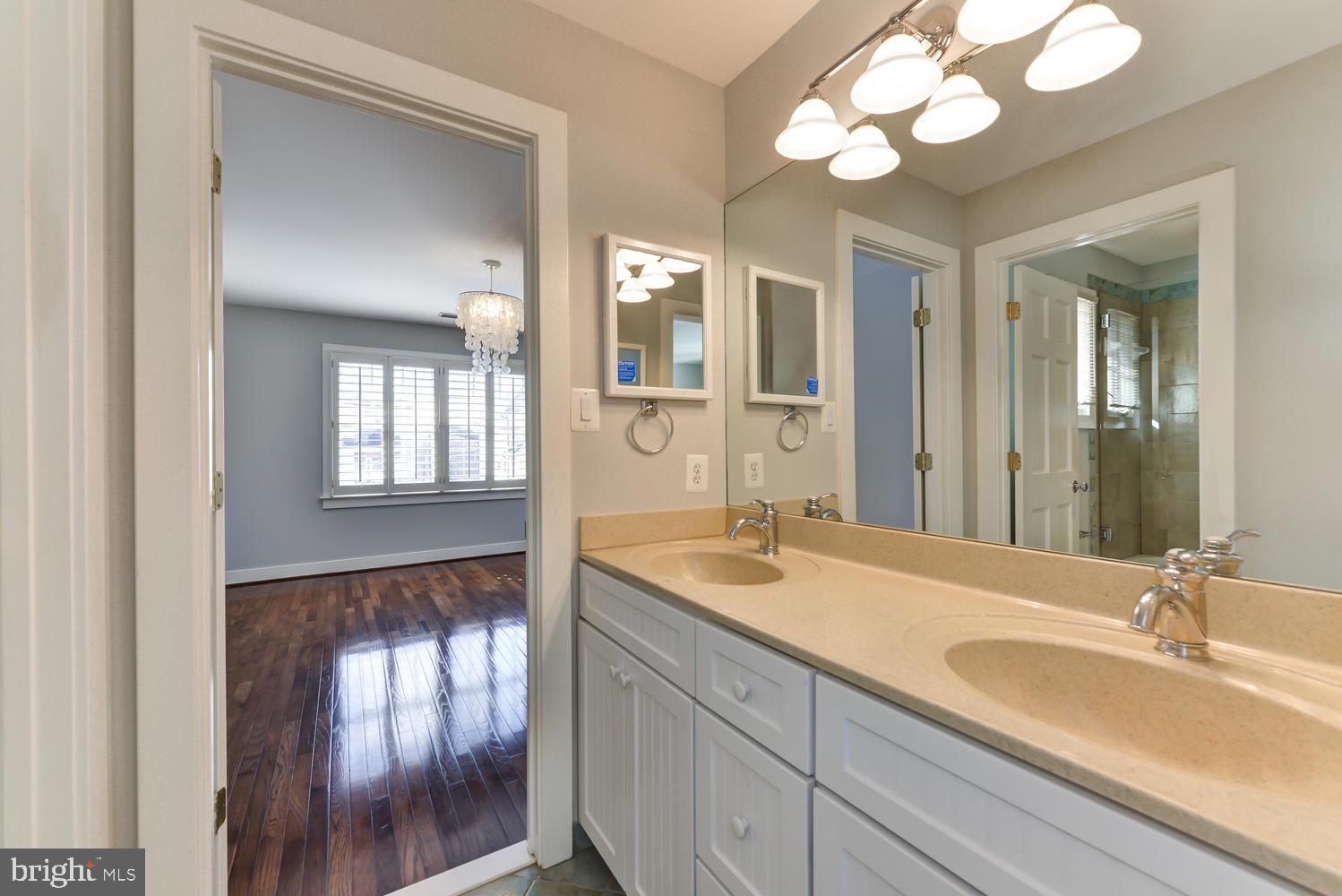 THE WILLIAMSBURG - Residential