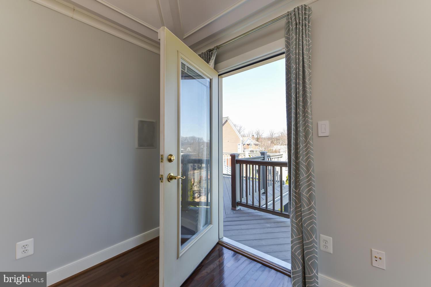 THE WILLIAMSBURG - Residential