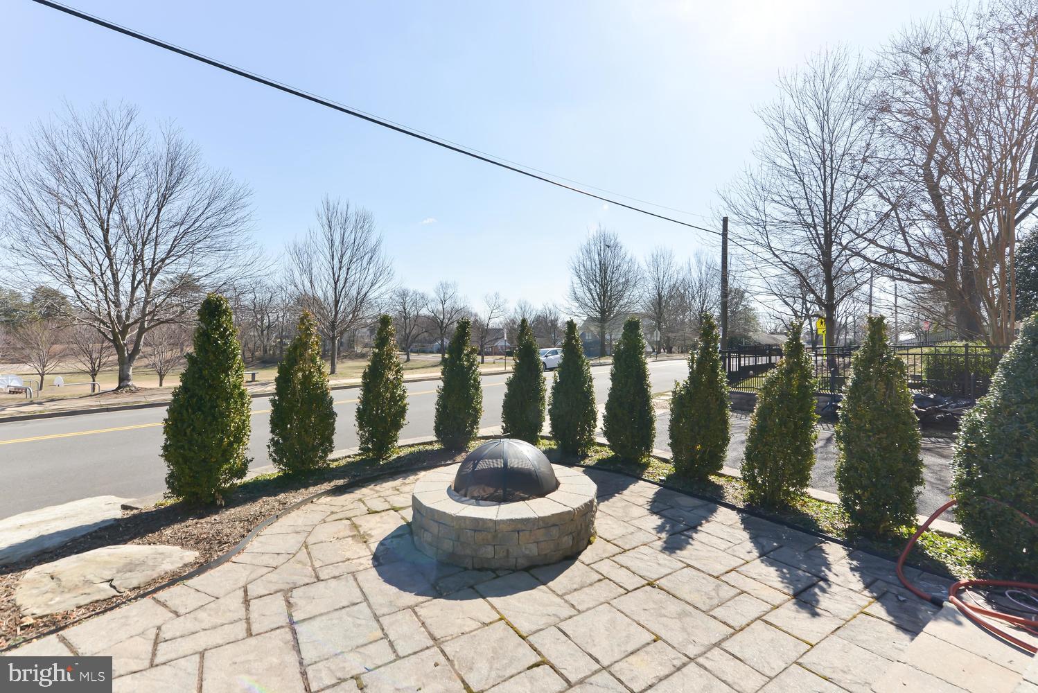 THE WILLIAMSBURG - Residential