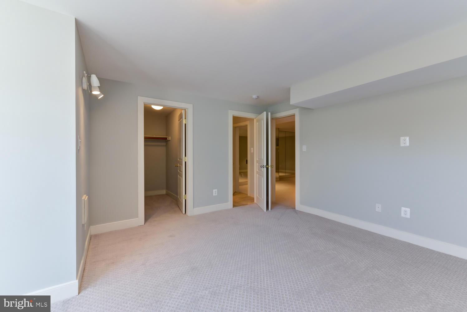 THE WILLIAMSBURG - Residential