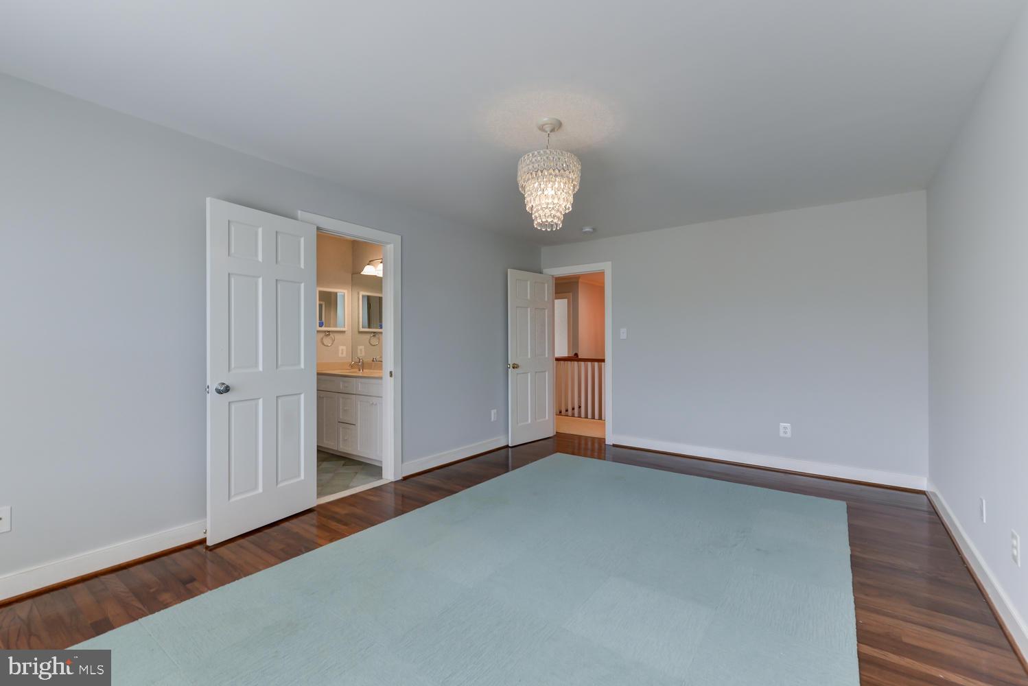 THE WILLIAMSBURG - Residential