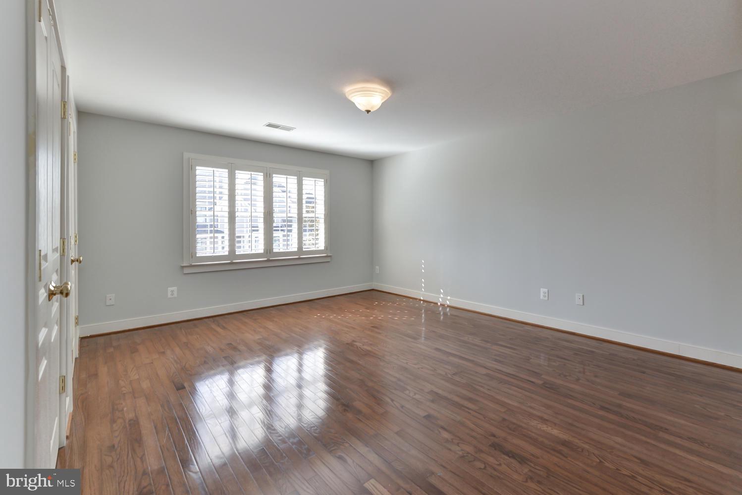 THE WILLIAMSBURG - Residential