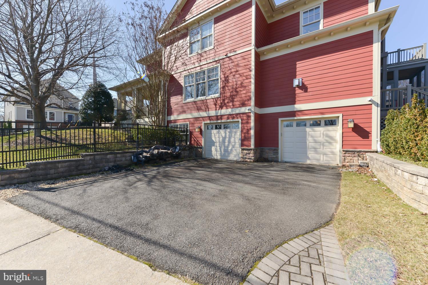 THE WILLIAMSBURG - Residential