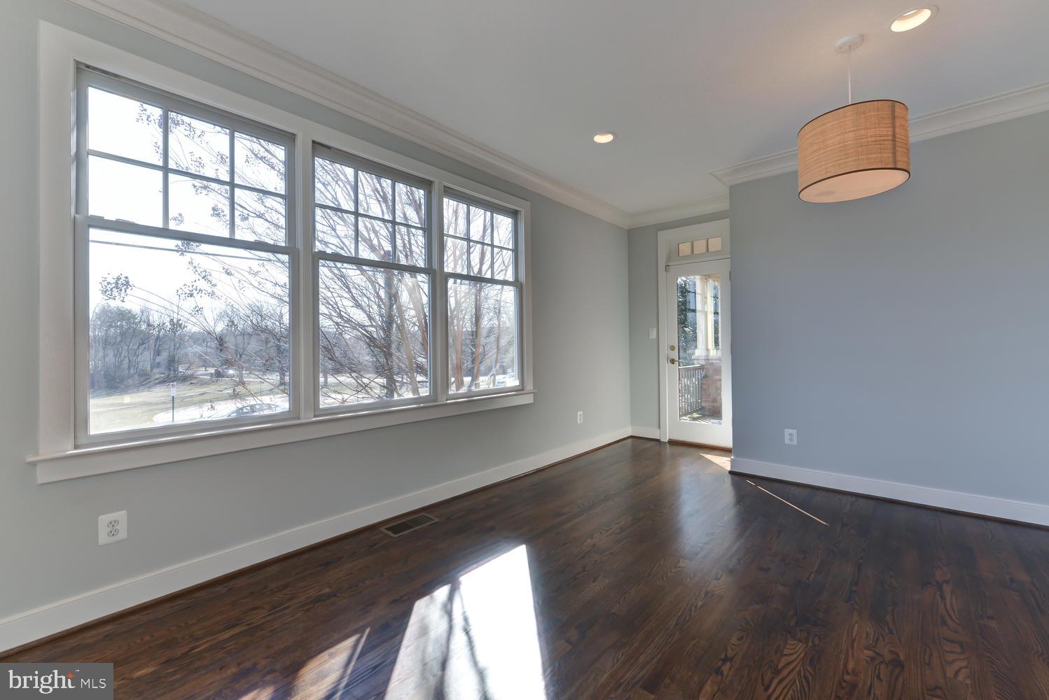 THE WILLIAMSBURG - Residential