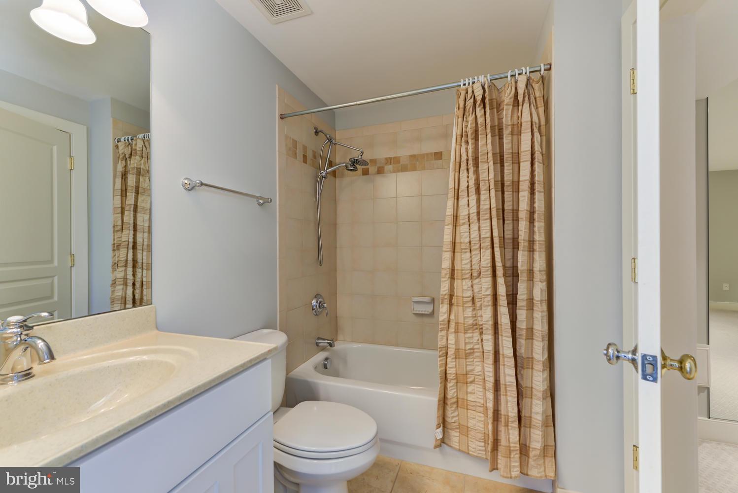 THE WILLIAMSBURG - Residential