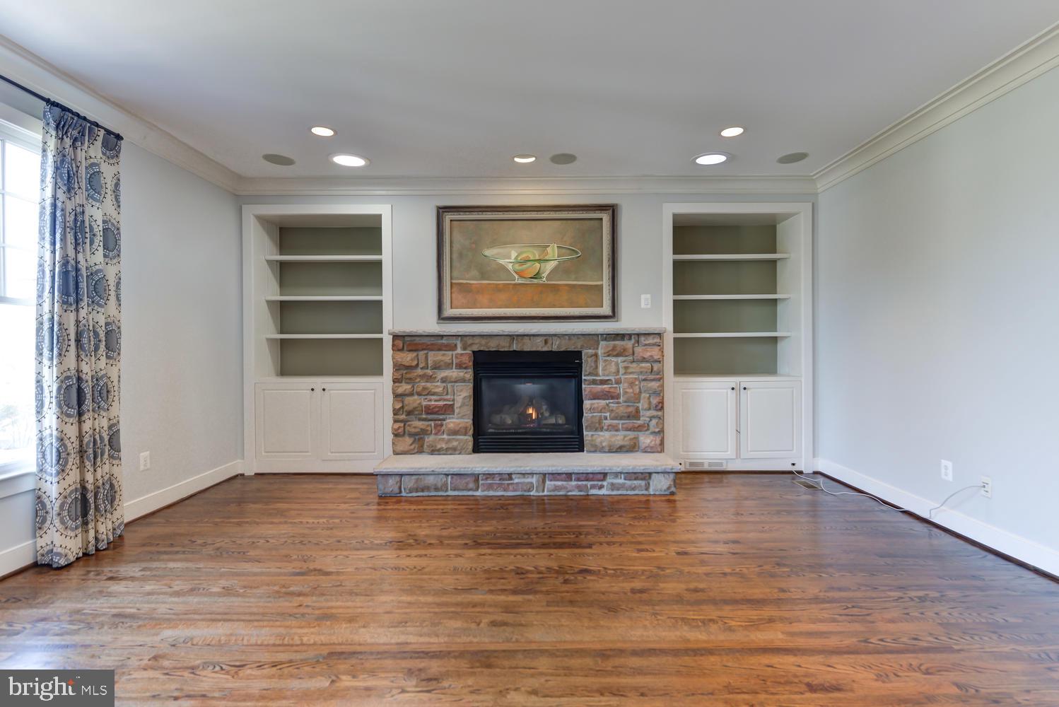 THE WILLIAMSBURG - Residential