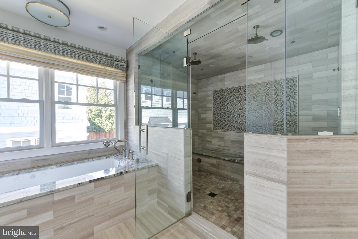 THE WILLIAMSBURG - Residential